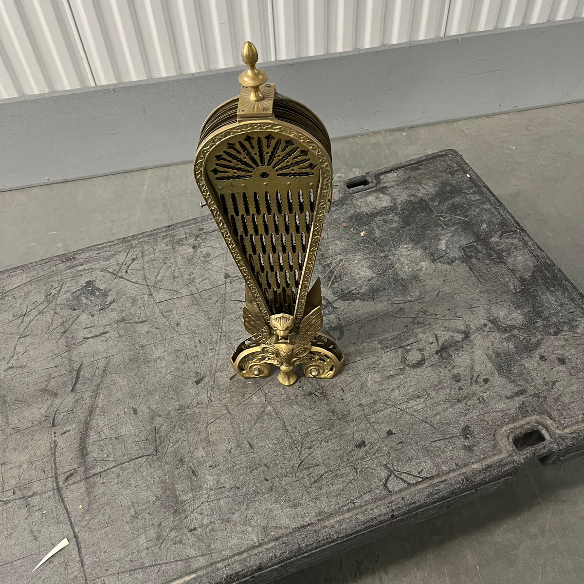 U909 Vintage brass peacock fan fireplace screen