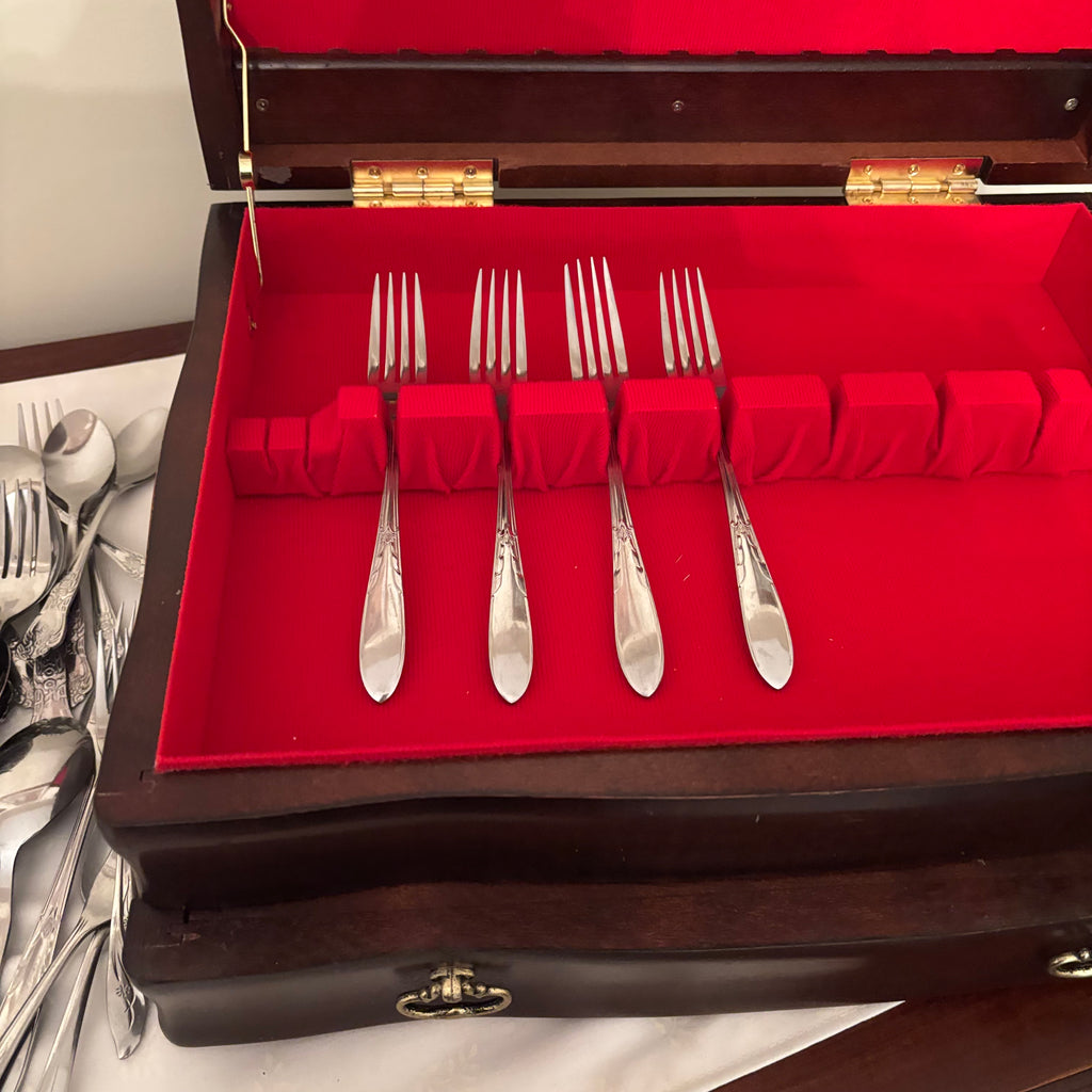 F151 Oneida community flatware, Tudor Queen Bess II pattern