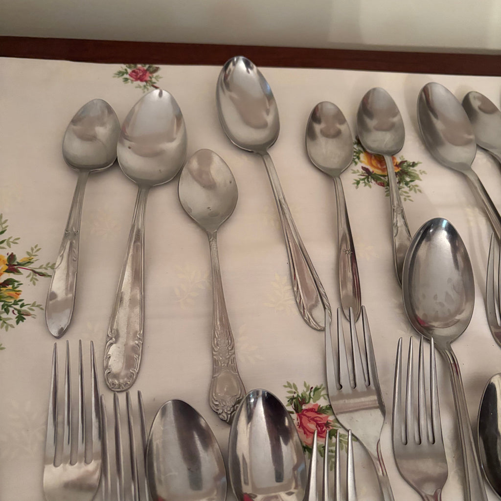 F151 Oneida community flatware, Tudor Queen Bess II pattern