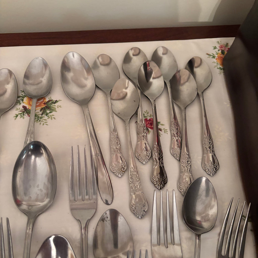F151 Oneida community flatware, Tudor Queen Bess II pattern