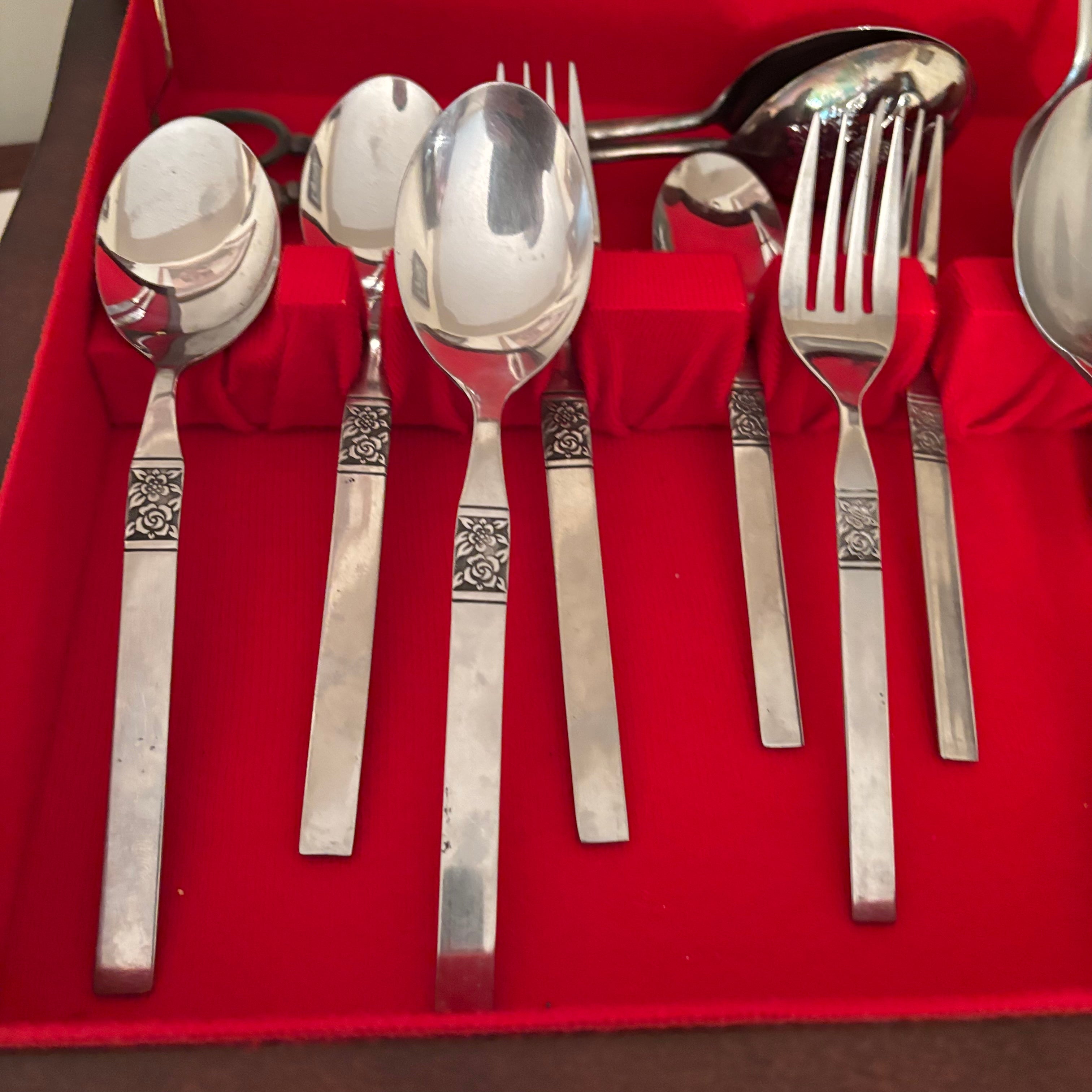 F151 Oneida community flatware, Tudor Queen Bess II pattern