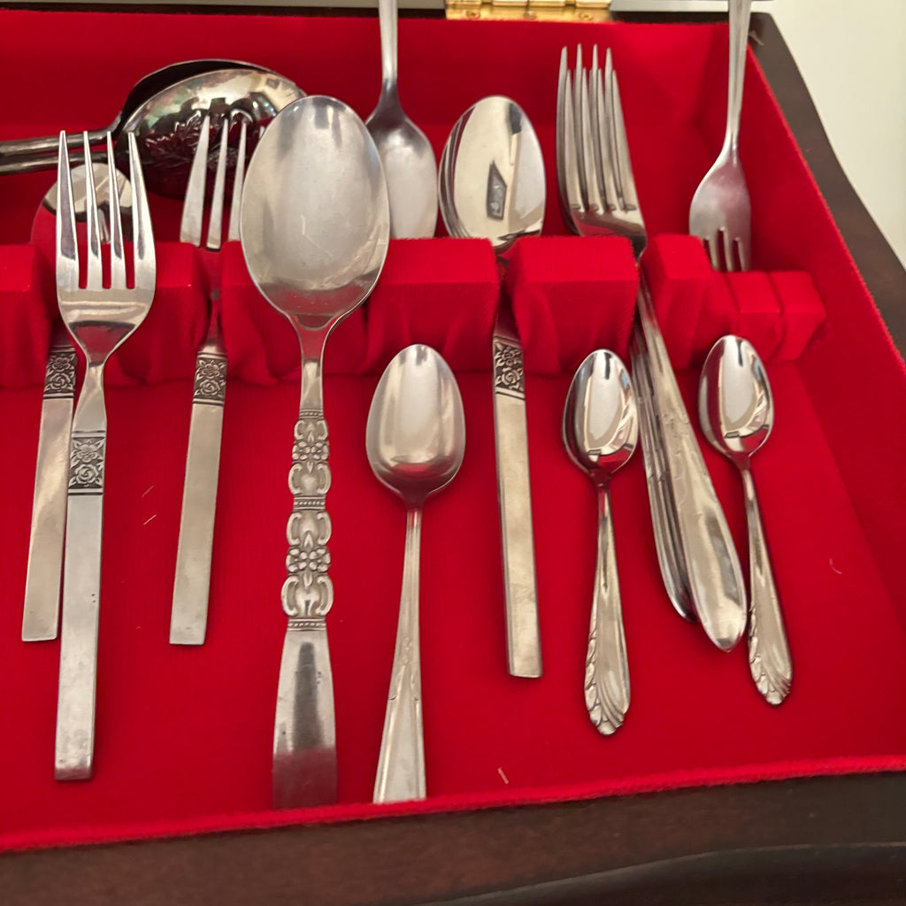 F151 Oneida community flatware, Tudor Queen Bess II pattern