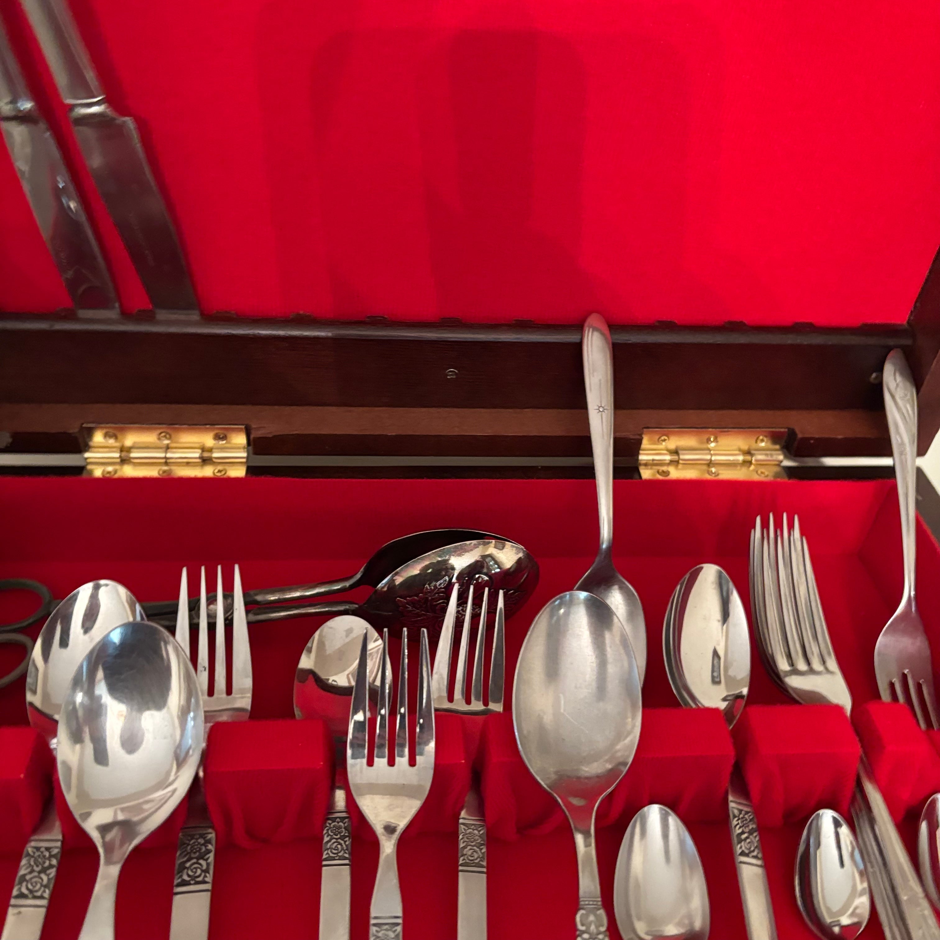 F151 Oneida community flatware, Tudor Queen Bess II pattern