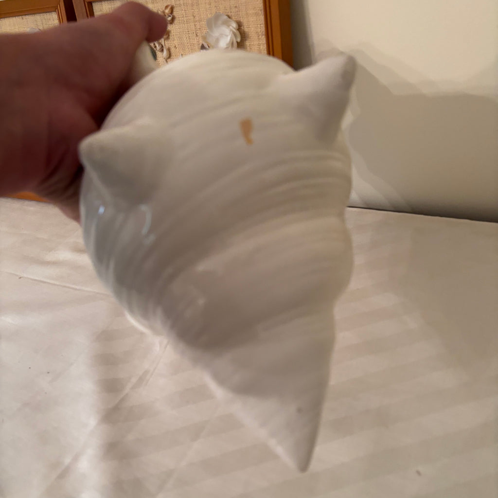 F166 Vintage floral artwork and ceramic sea shell vase