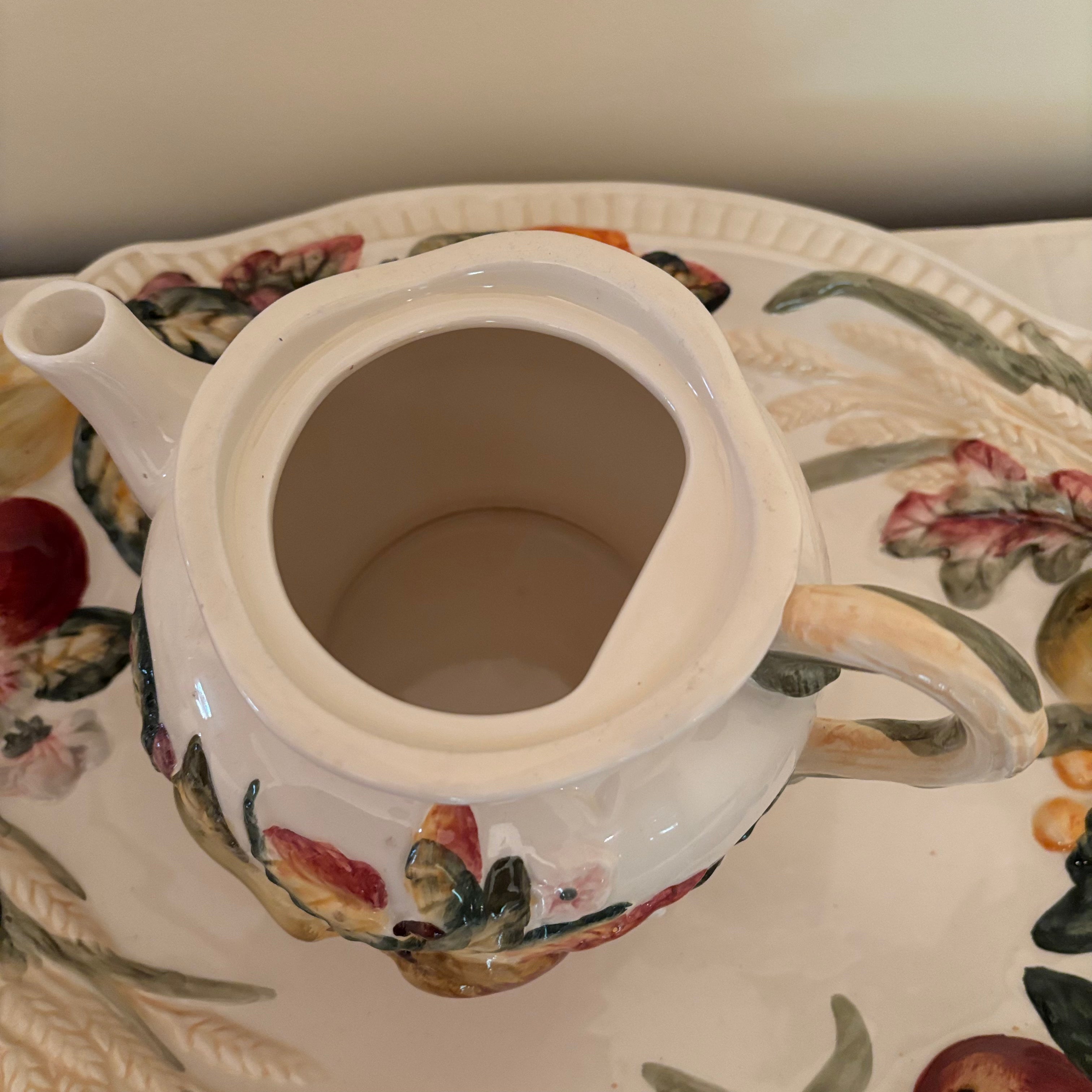 F168 Vintage ceramic grouping (fruit bowl cookie jar and more)