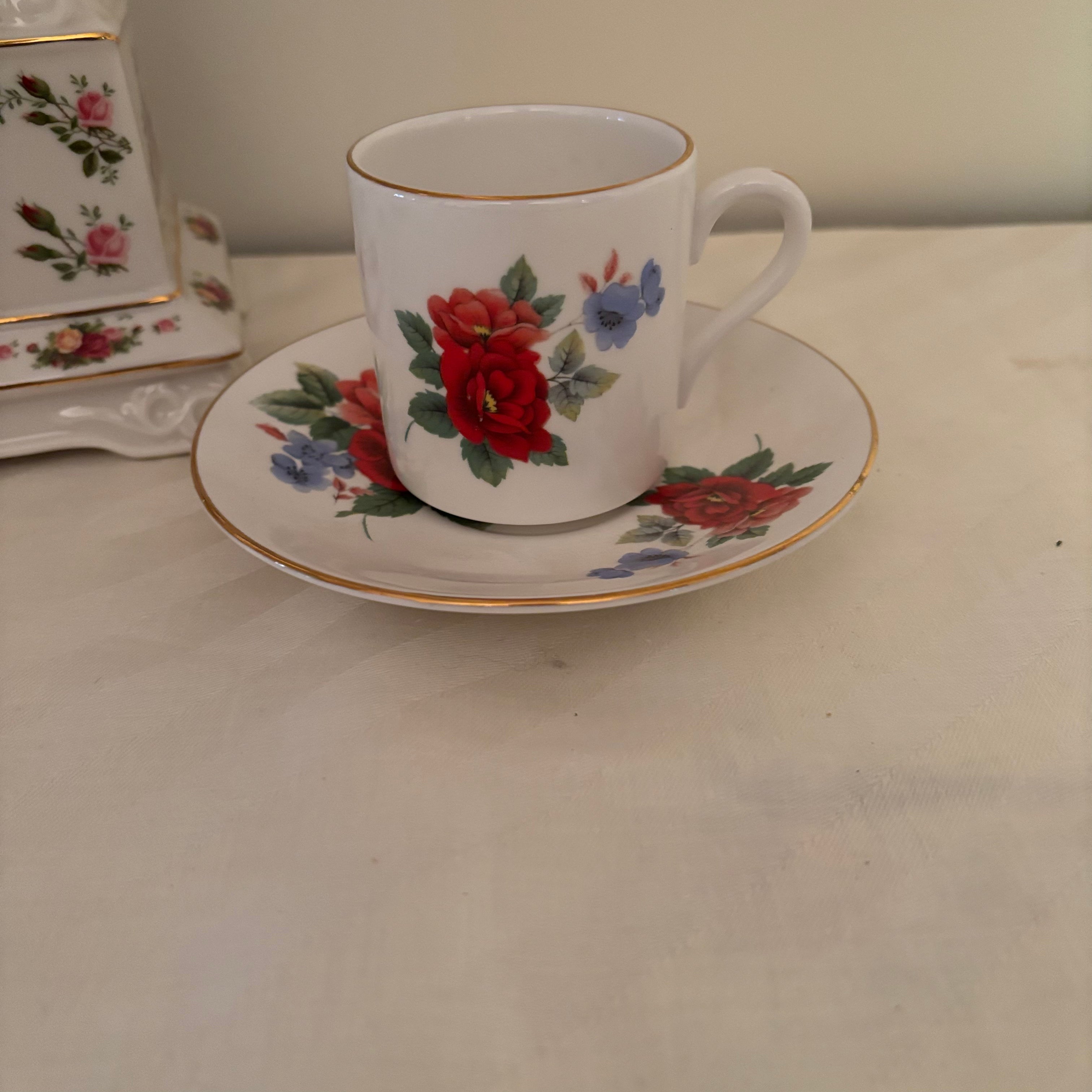 F172 China Grouping (Royal Albert Old Country Rose clock and Royal Grafton tea cups)