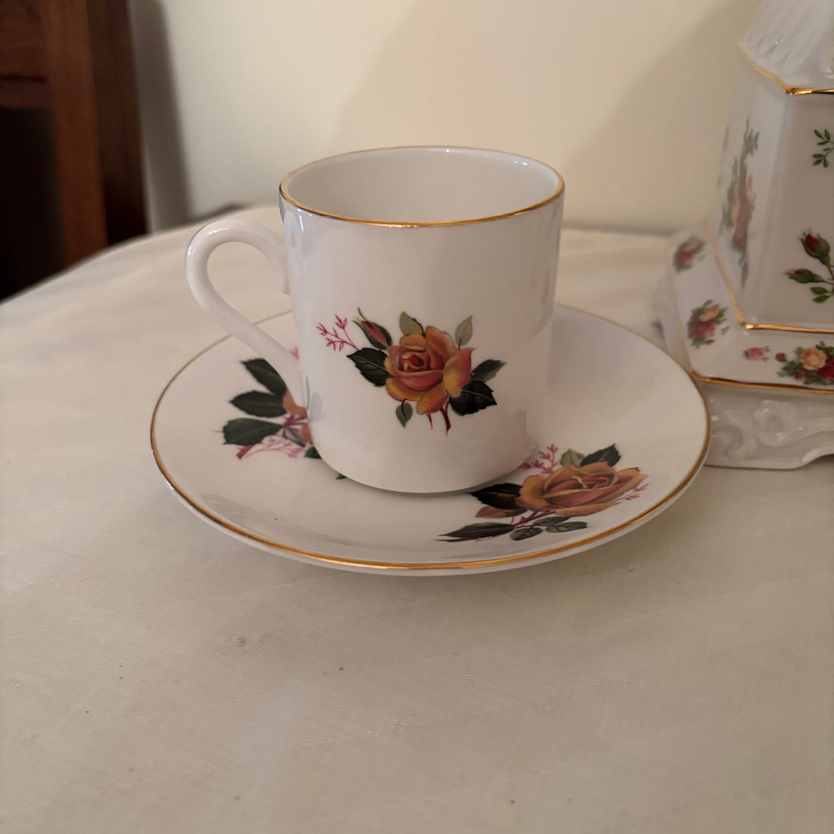 F172 China Grouping (Royal Albert Old Country Rose clock and Royal Grafton tea cups)