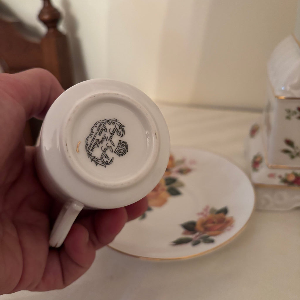 F172 China Grouping (Royal Albert Old Country Rose clock and Royal Grafton tea cups)