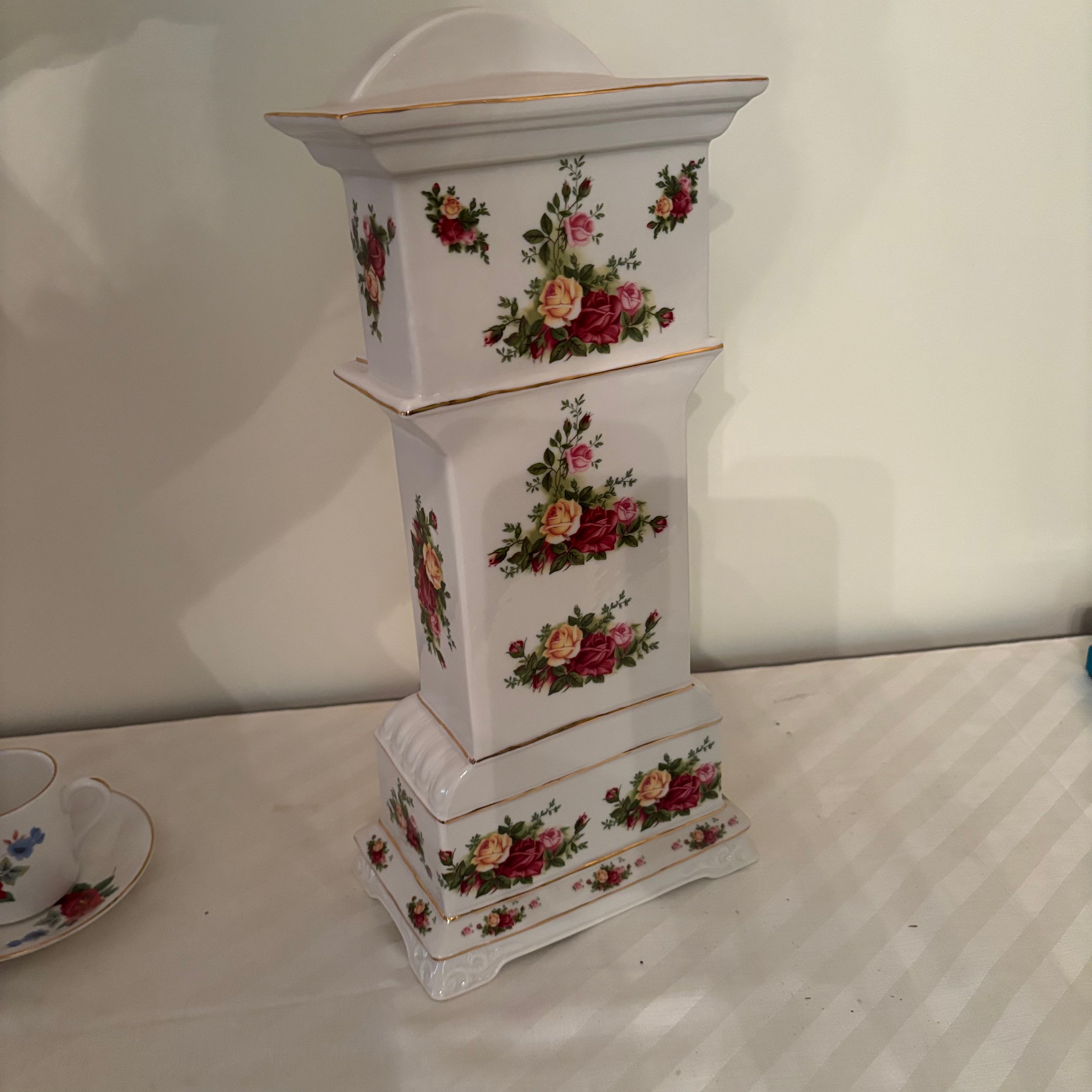 F172 China Grouping (Royal Albert Old Country Rose clock and Royal Grafton tea cups)