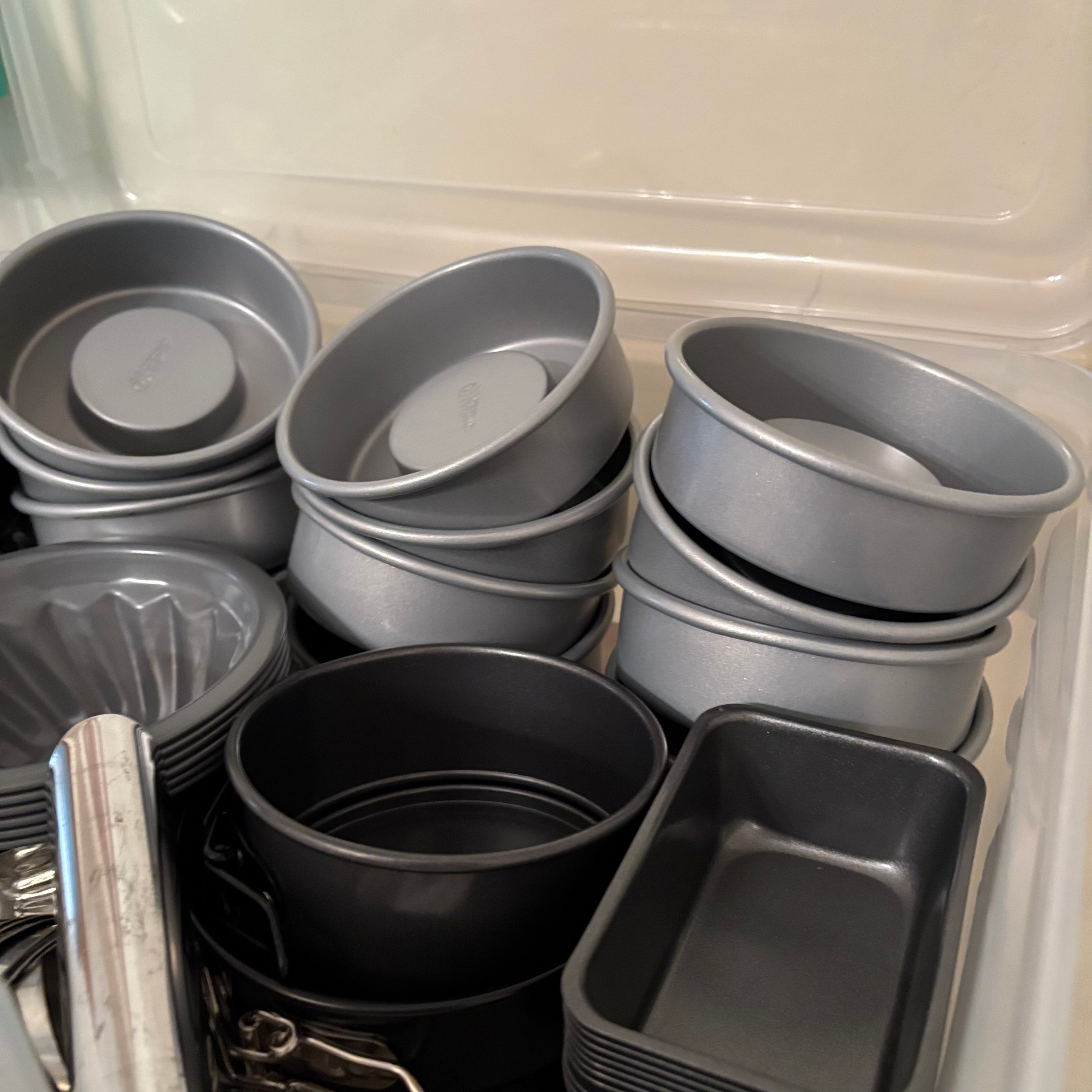 F174 Vintage kitchen grouping (baking tins, cookie press and more)