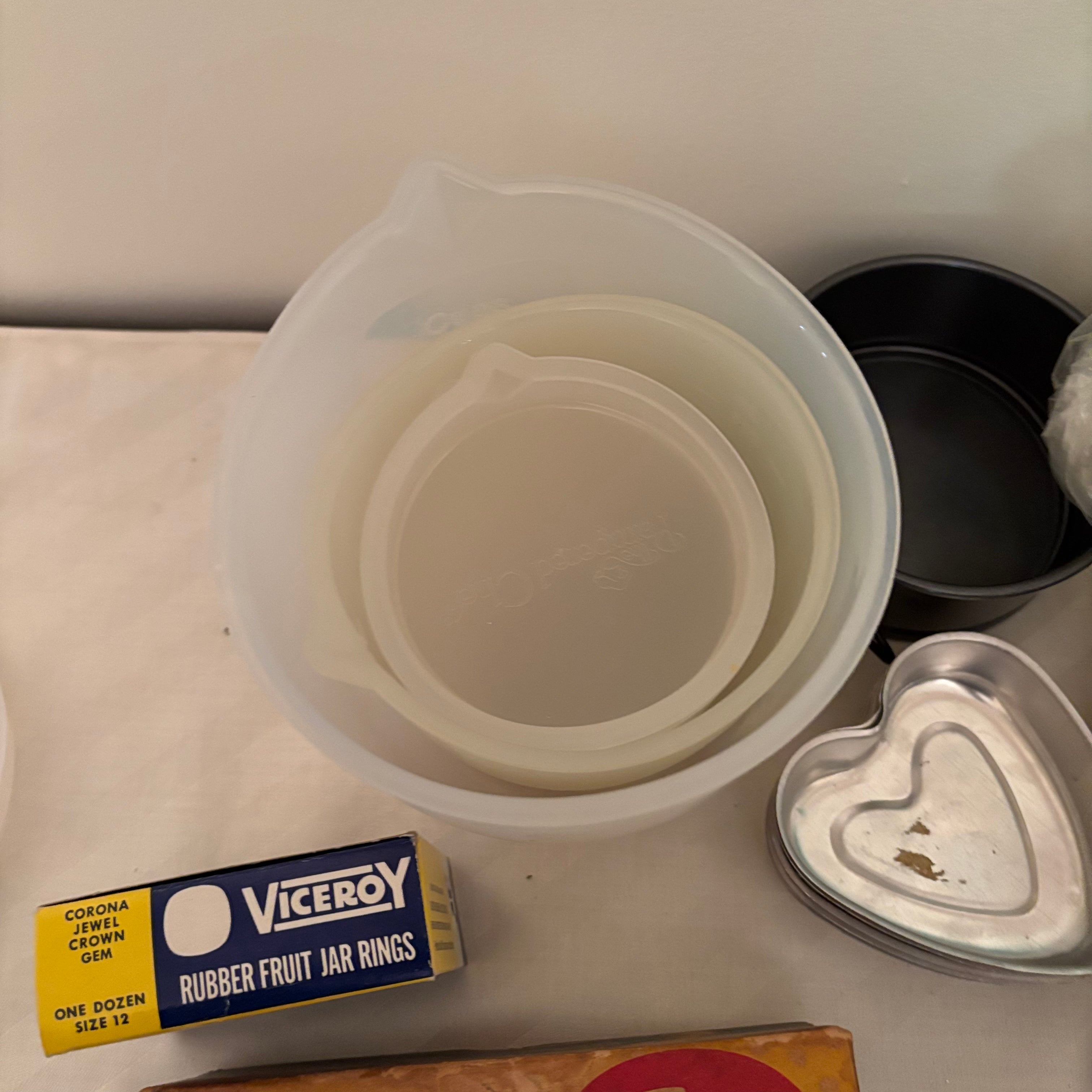 F174 Vintage kitchen grouping (baking tins, cookie press and more)