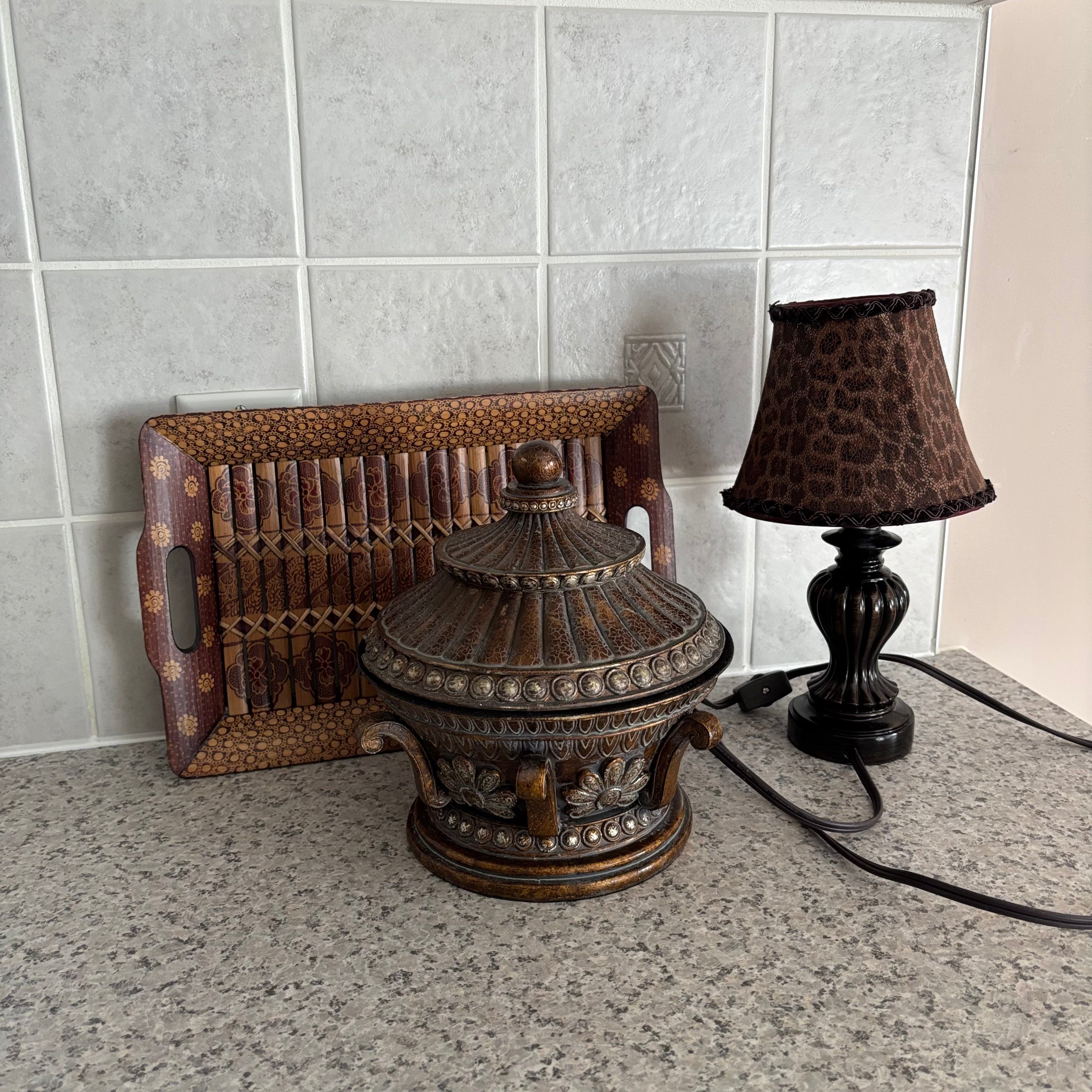 E781 Home decor grouping (heavy urn and more)