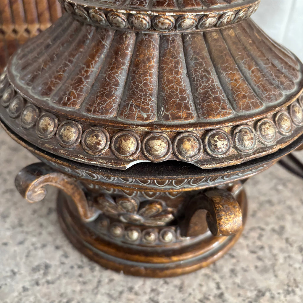 E781 Home decor grouping (heavy urn and more)
