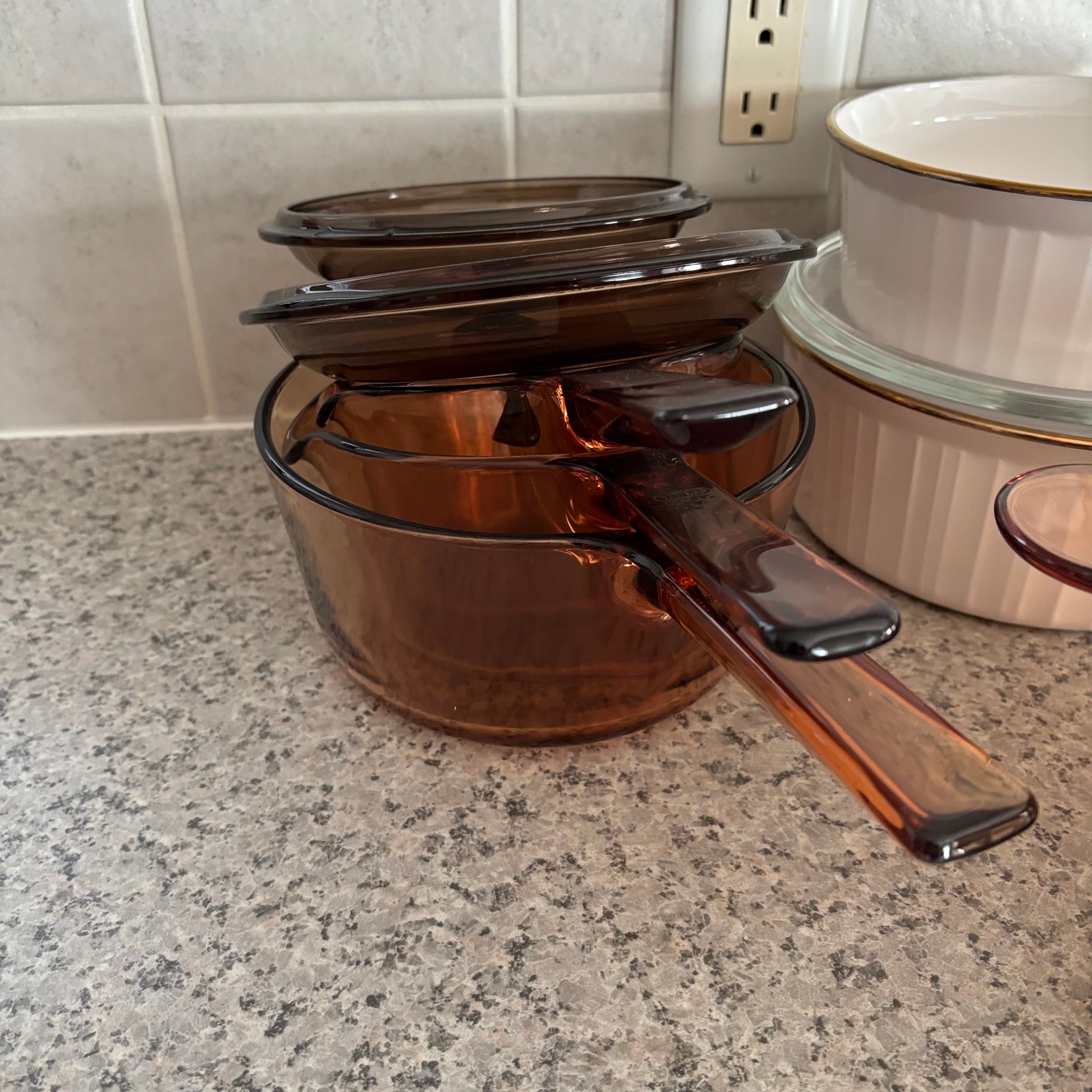 E786 Kitchen grouping (glass Pyrex pots and more)
