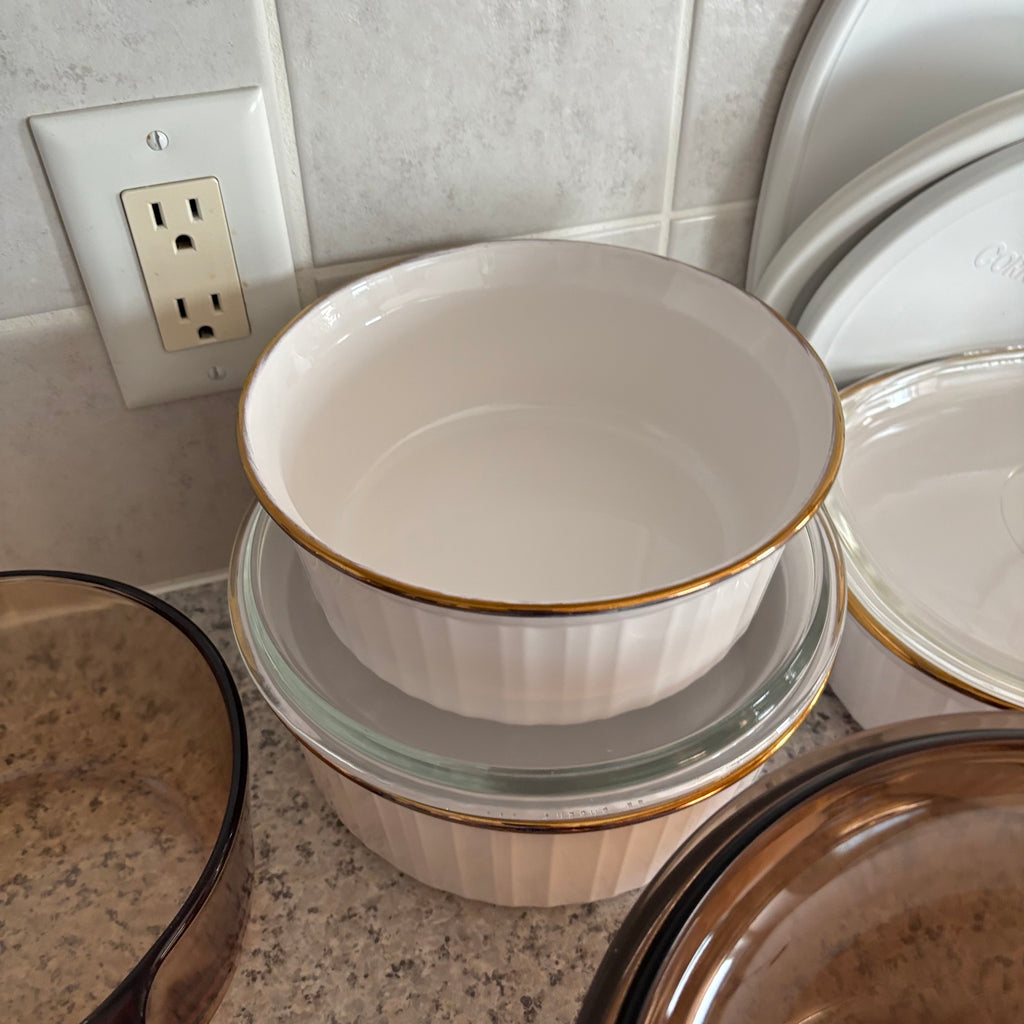 E786 Kitchen grouping (glass Pyrex pots and more)