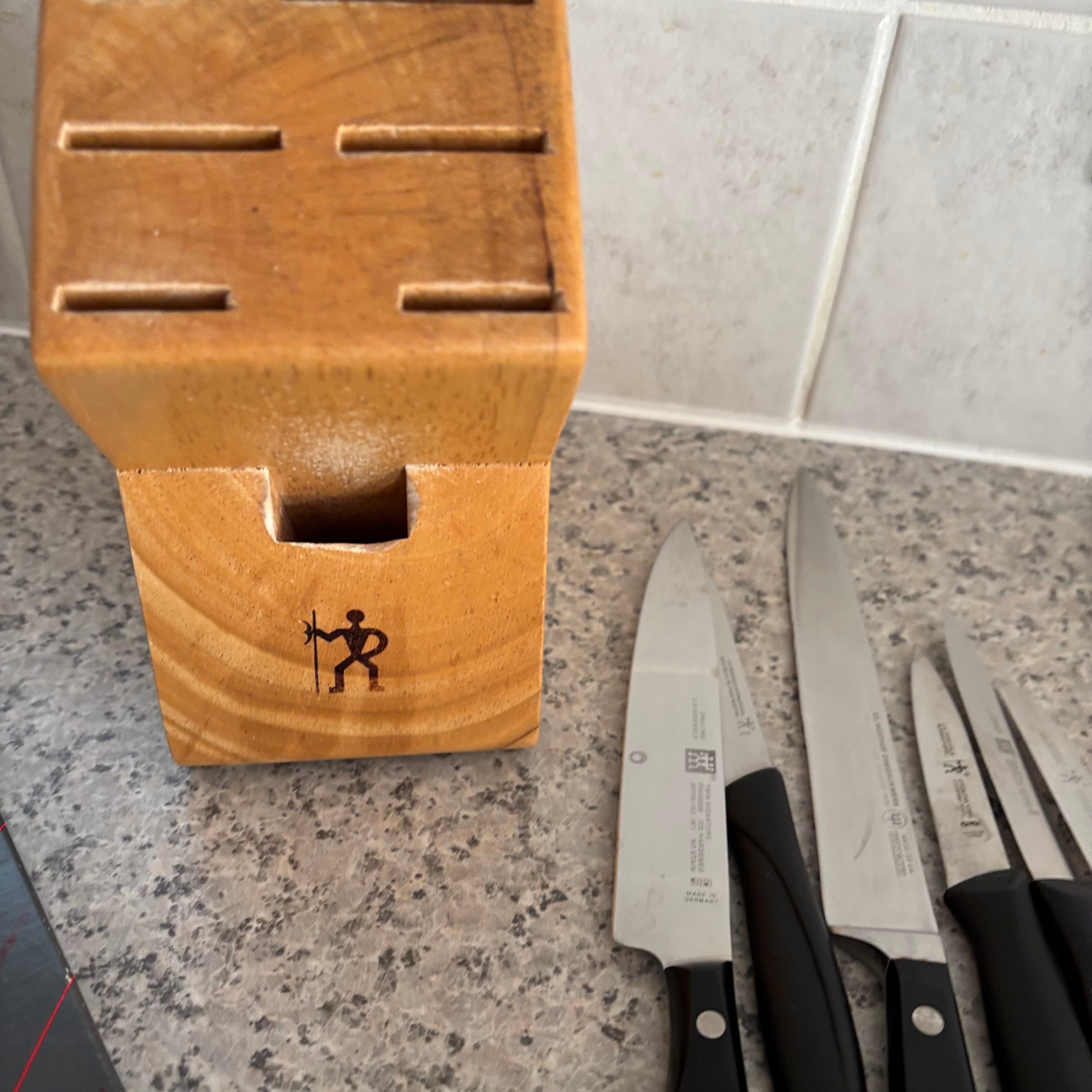 E787 9 Piece Henckels knife set with block