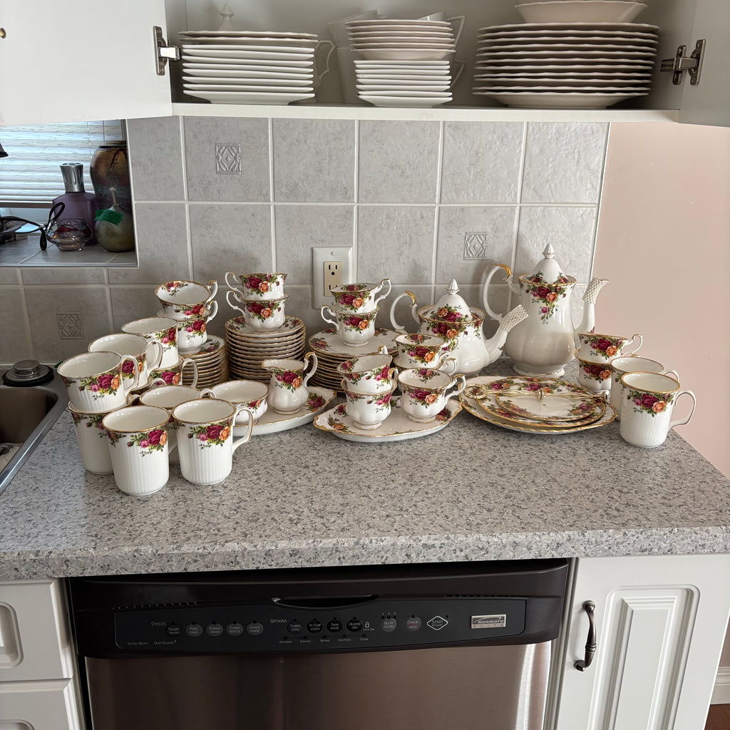 E788 72 piece Royal Albert Old Country Roses china grouping (in excellent condition)