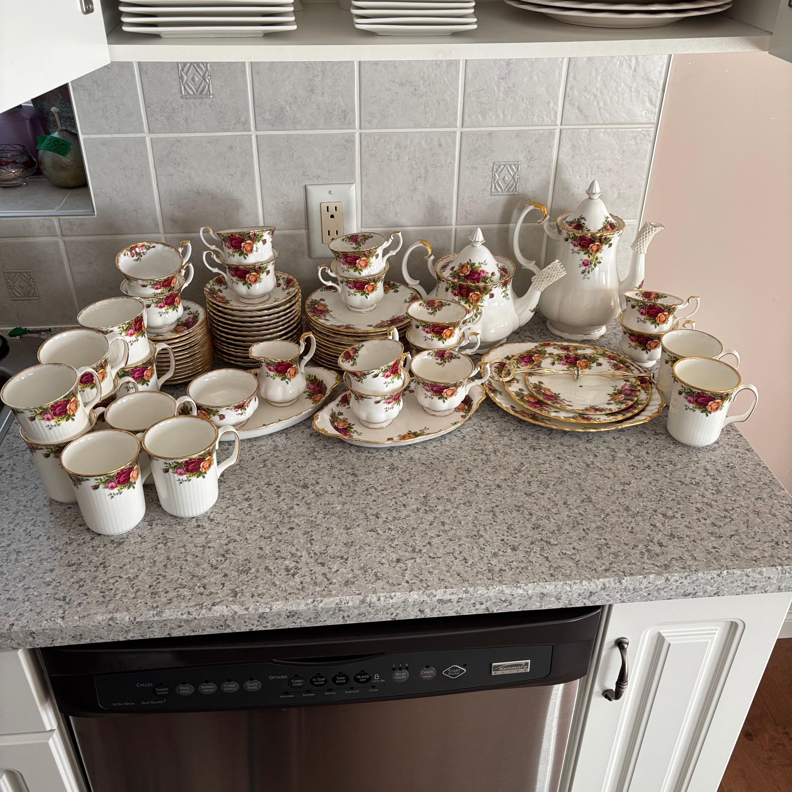 E788 72 piece Royal Albert Old Country Roses china grouping (in excellent condition)
