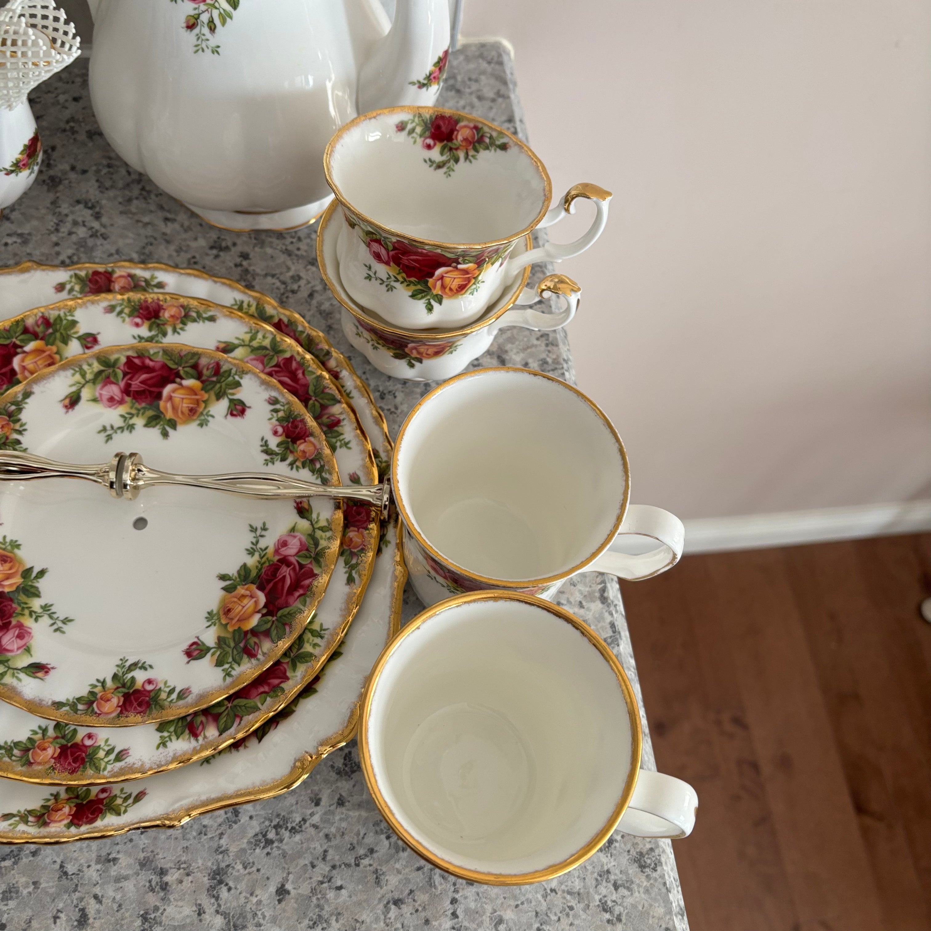 E788 72 piece Royal Albert Old Country Roses china grouping (in excellent condition)