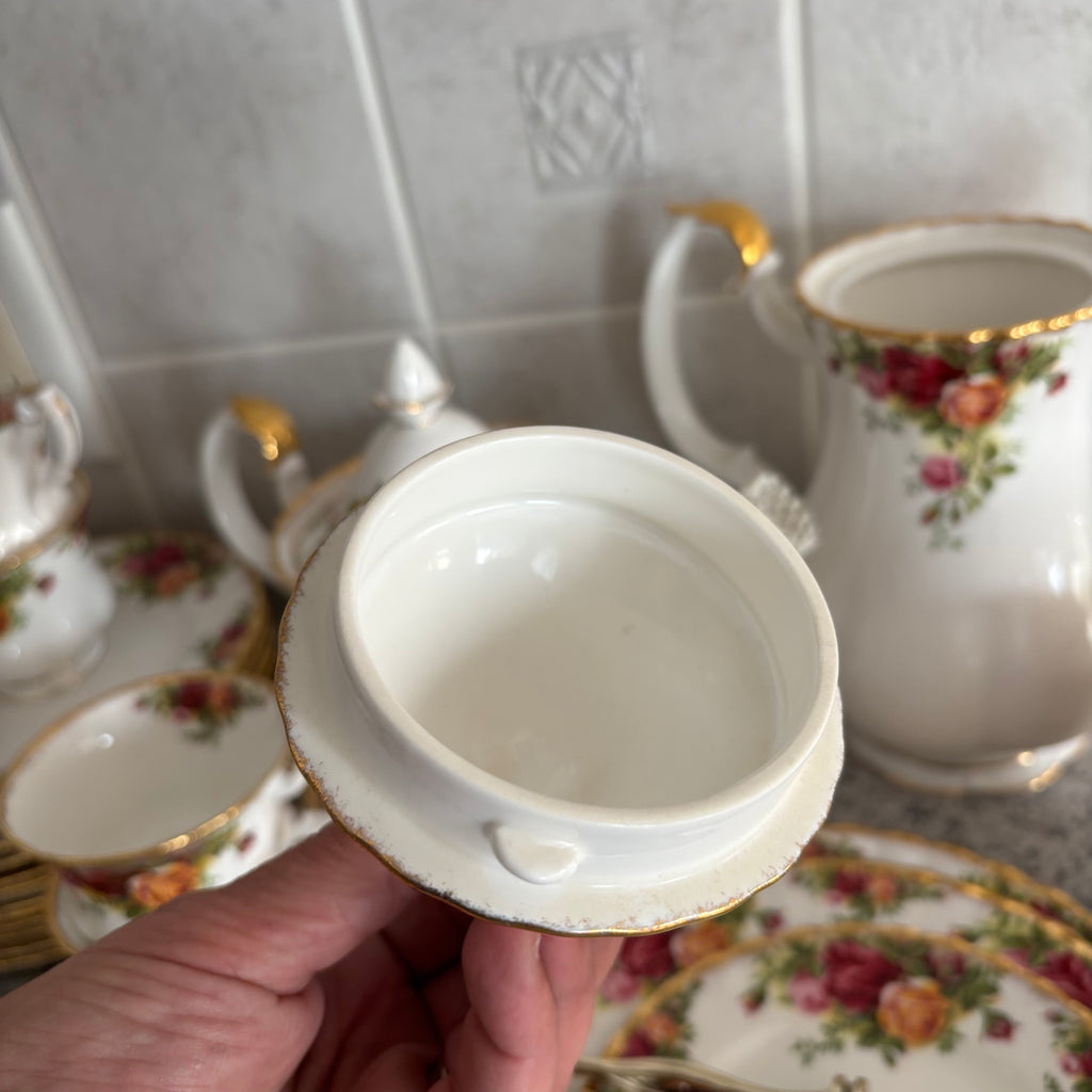 E788 72 piece Royal Albert Old Country Roses china grouping (in excellent condition)