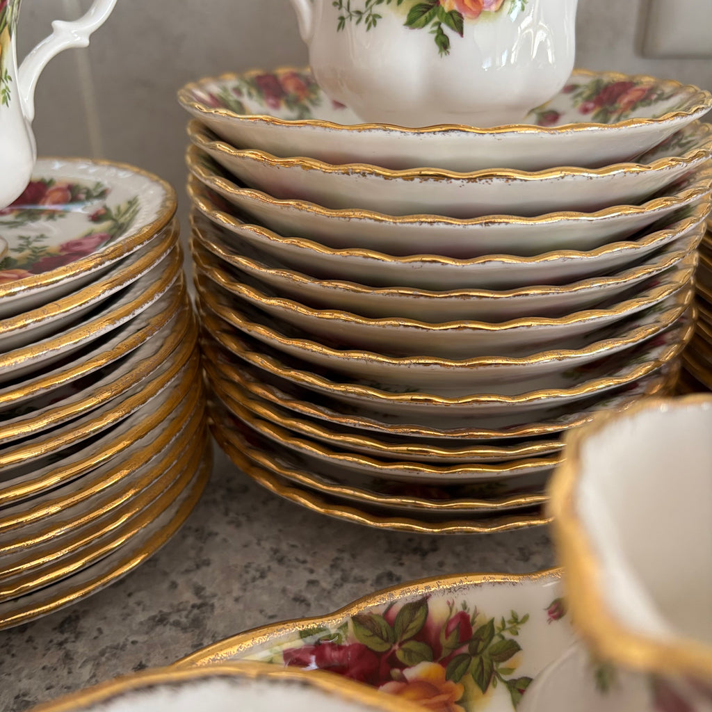 E788 72 piece Royal Albert Old Country Roses china grouping (in excellent condition)