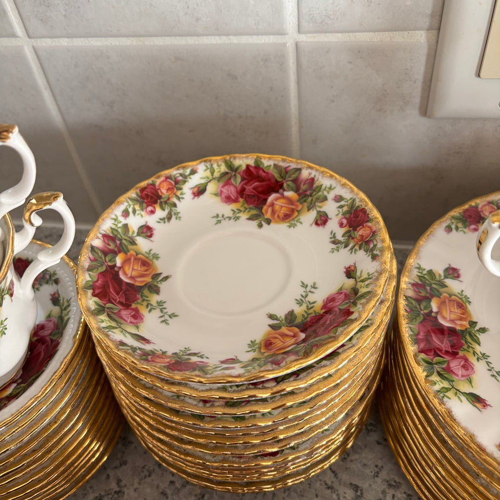 E788 72 piece Royal Albert Old Country Roses china grouping (in excellent condition)