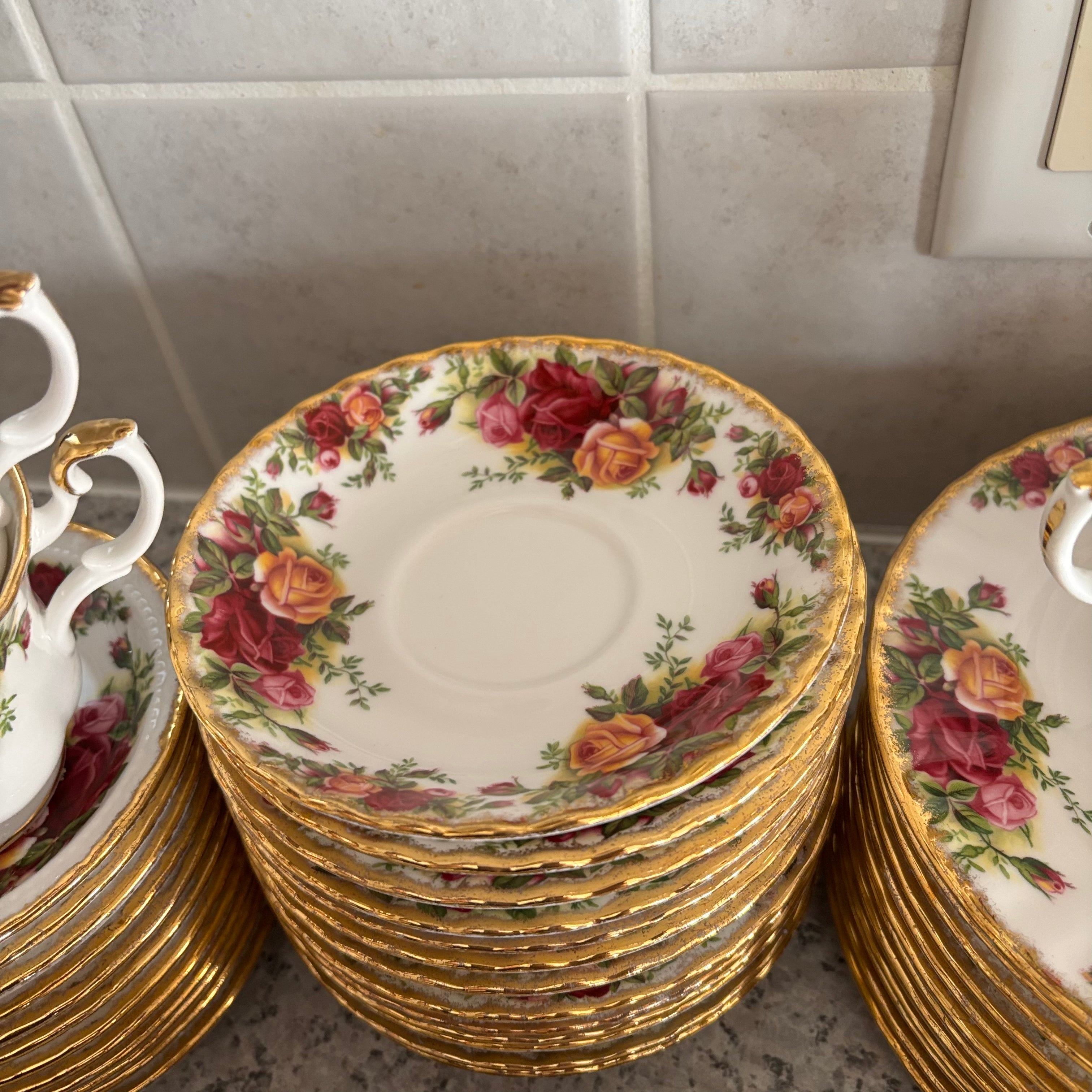 E788 72 piece Royal Albert Old Country Roses china grouping (in excellent condition)