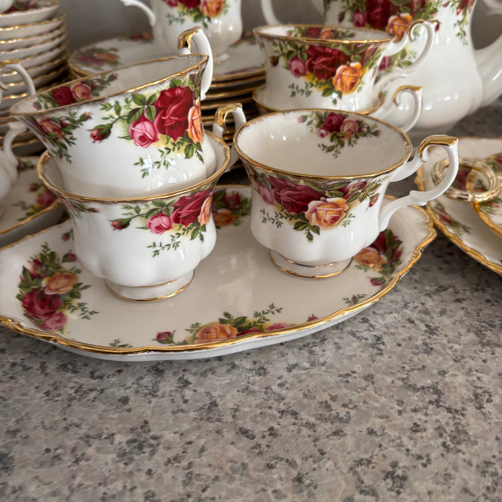 E788 72 piece Royal Albert Old Country Roses china grouping (in excellent condition)