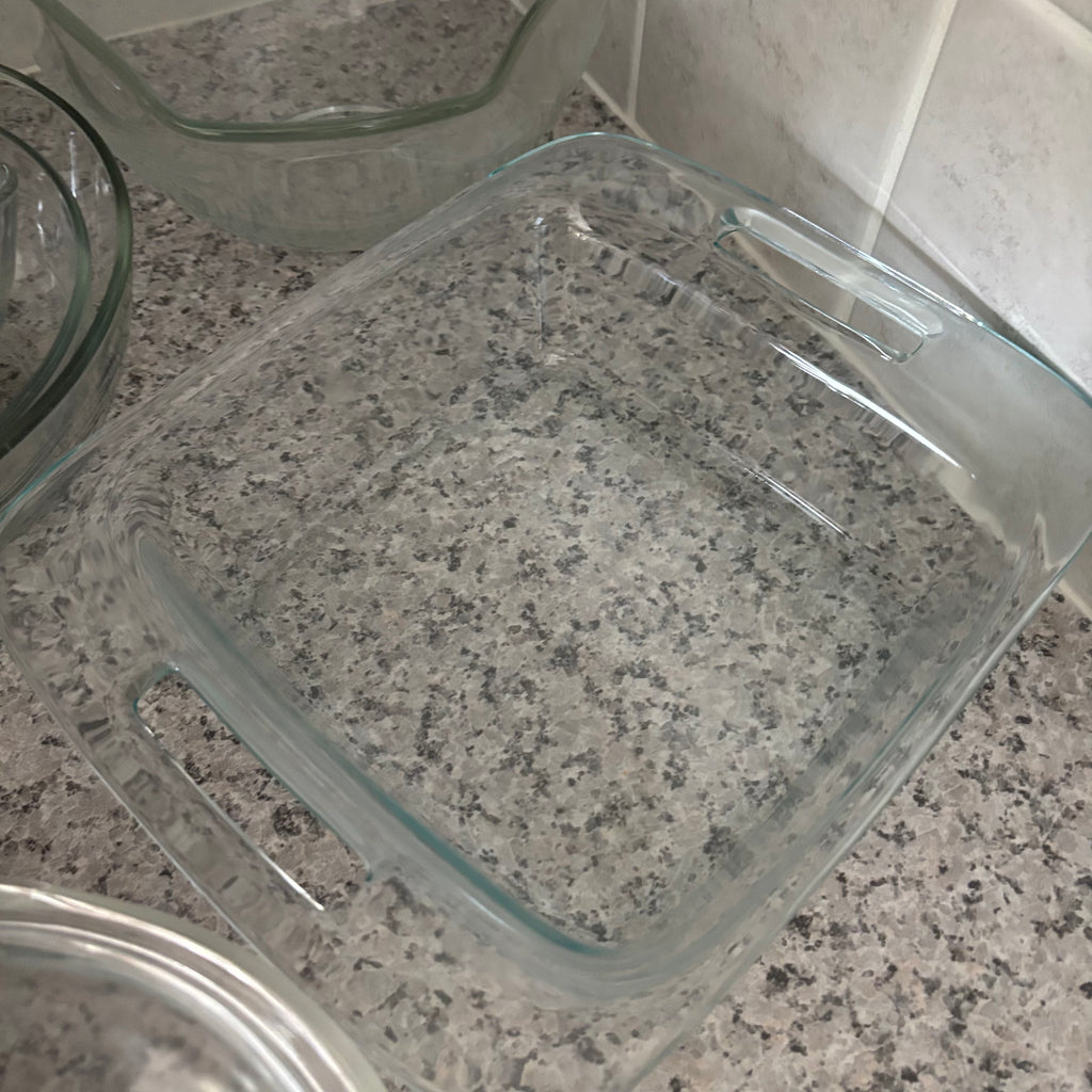 E789 Vintage kitchen grouping (pyrex mixing bowls and more)