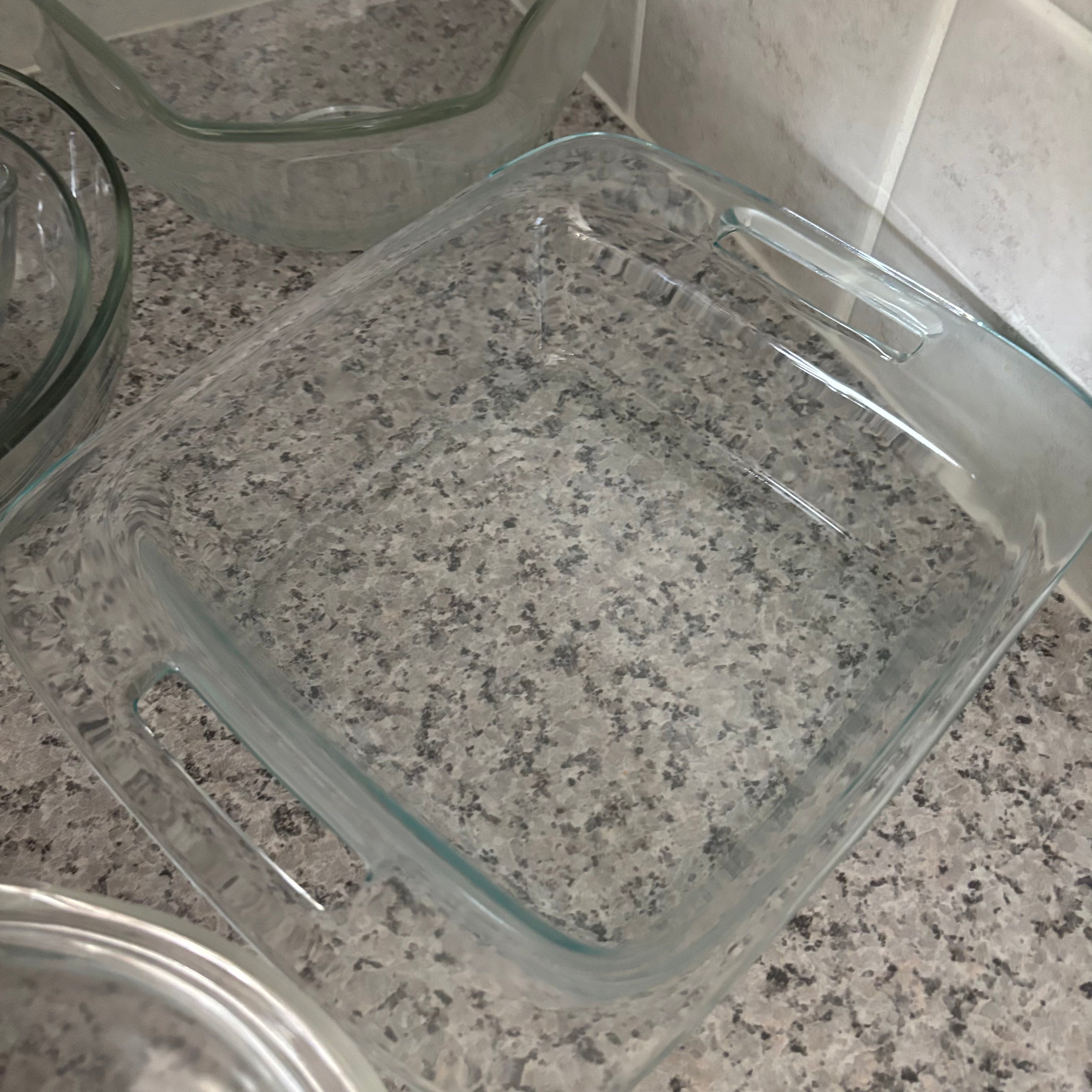 E789 Vintage kitchen grouping (pyrex mixing bowls and more)