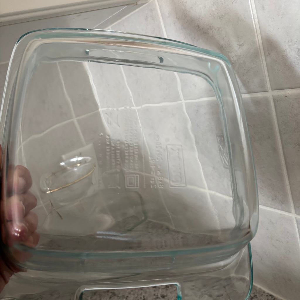 E789 Vintage kitchen grouping (pyrex mixing bowls and more)