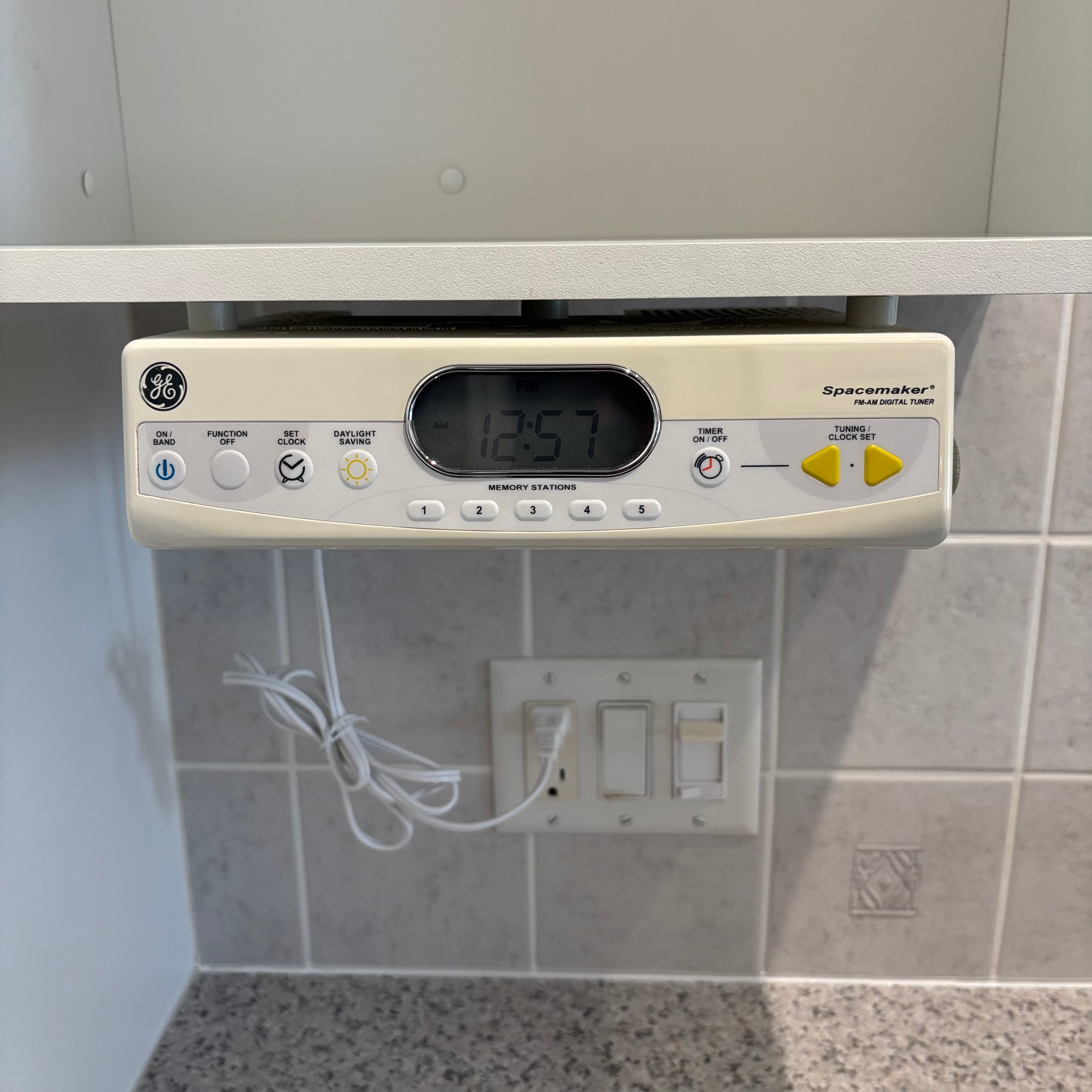F790 GE under cabinet mounted clock radio (works great)