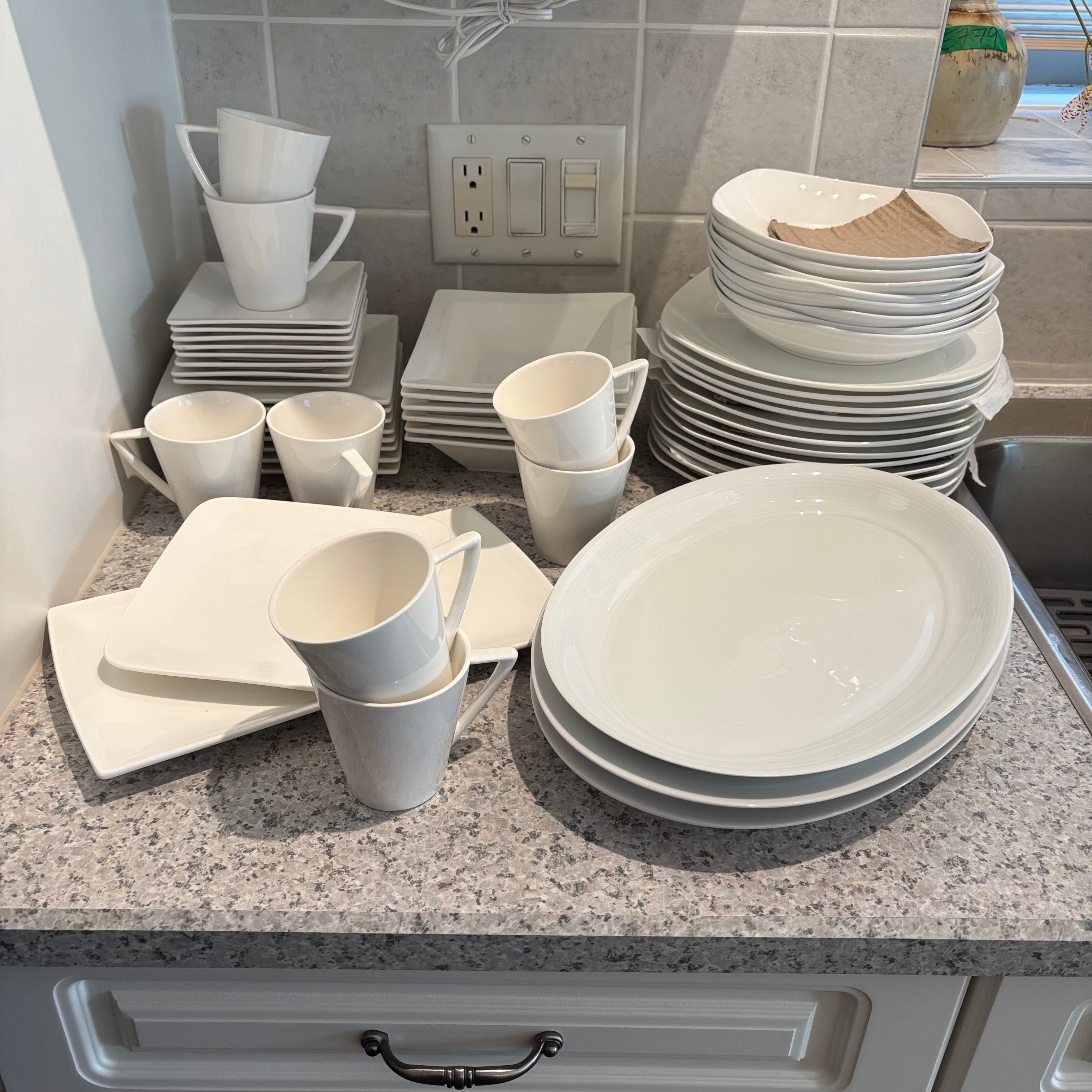 F792  Maxwell Williams white basics Monaco dinnerware set and more