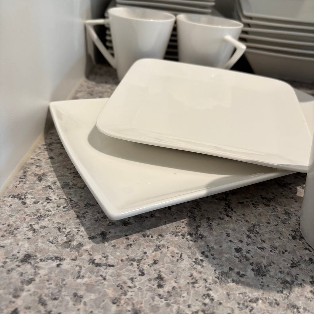 F792  Maxwell Williams white basics Monaco dinnerware set and more