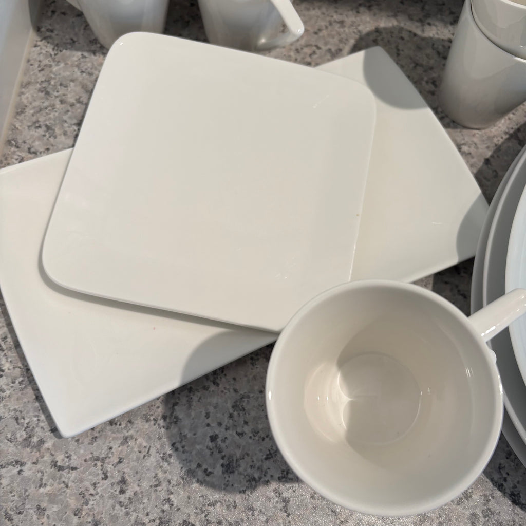F792  Maxwell Williams white basics Monaco dinnerware set and more