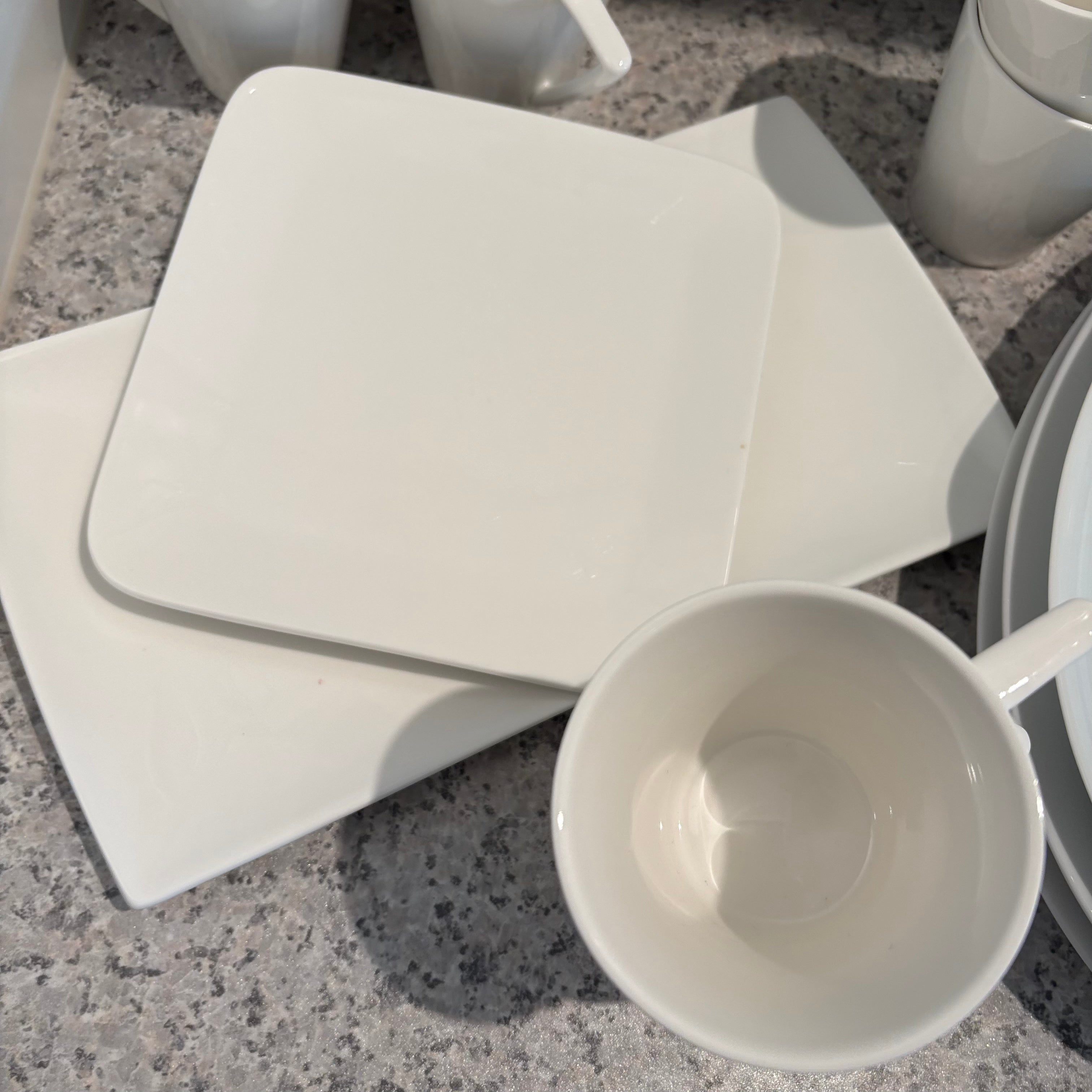 F792  Maxwell Williams white basics Monaco dinnerware set and more