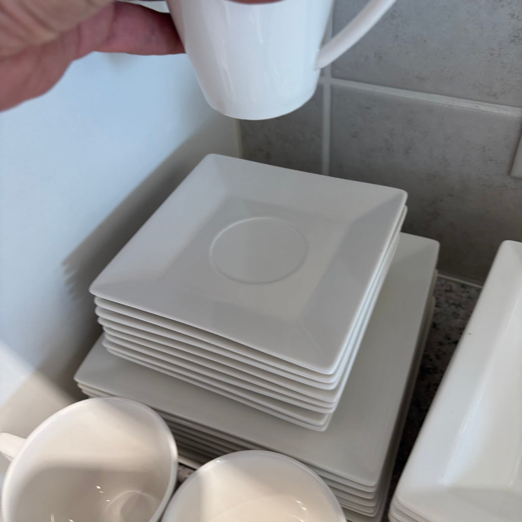 F792  Maxwell Williams white basics Monaco dinnerware set and more