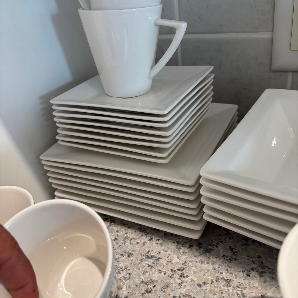 F792  Maxwell Williams white basics Monaco dinnerware set and more