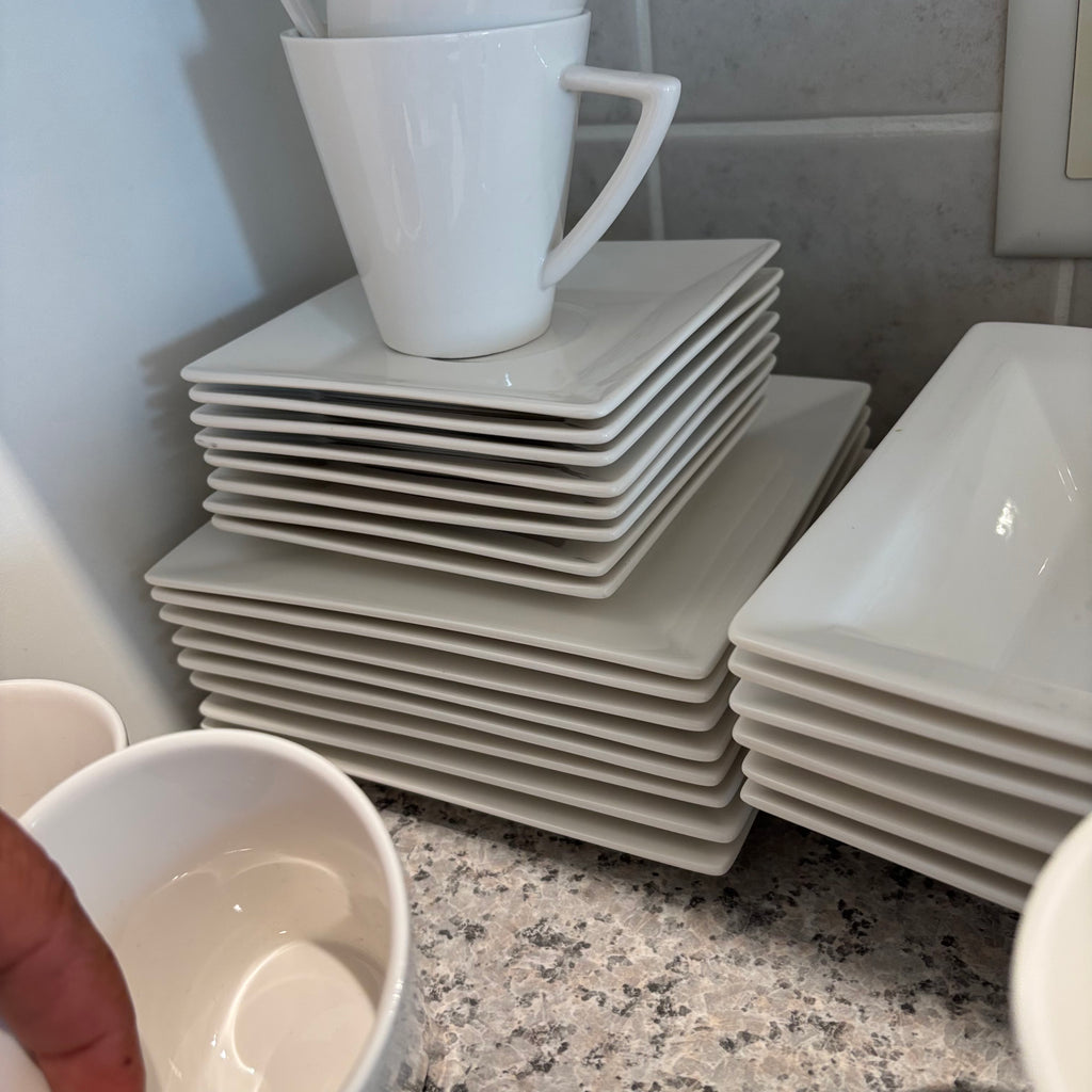 F792  Maxwell Williams white basics Monaco dinnerware set and more