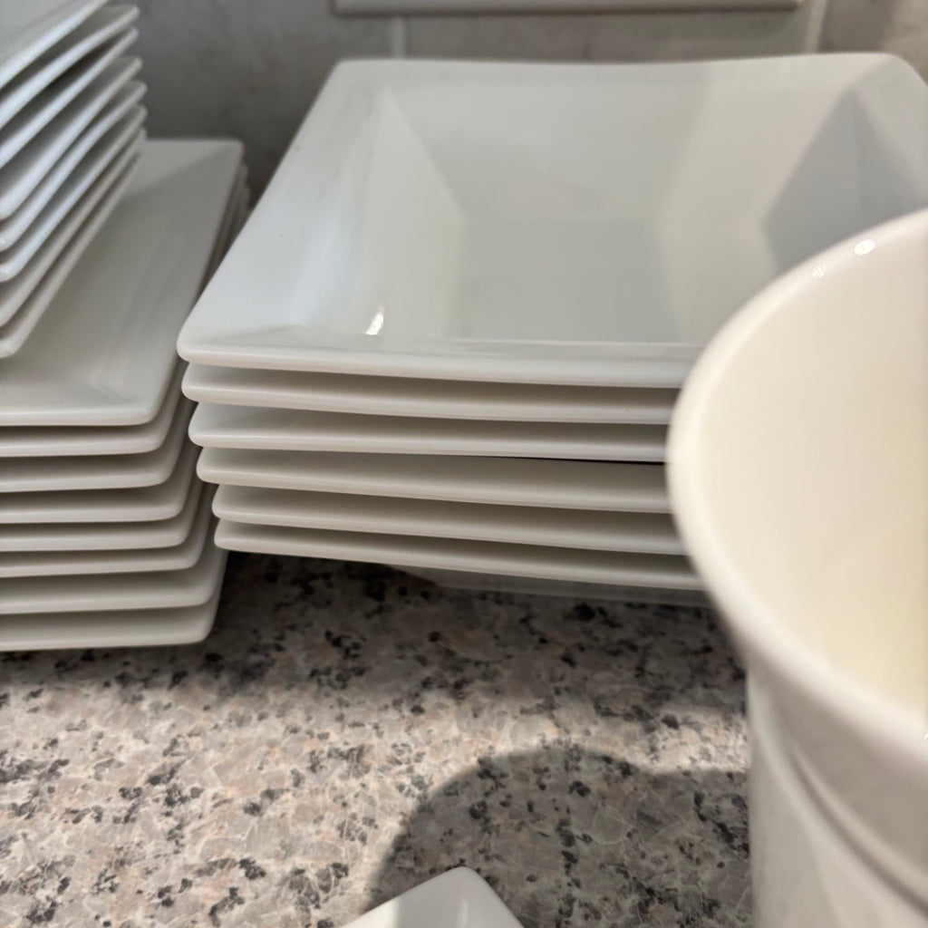 F792  Maxwell Williams white basics Monaco dinnerware set and more