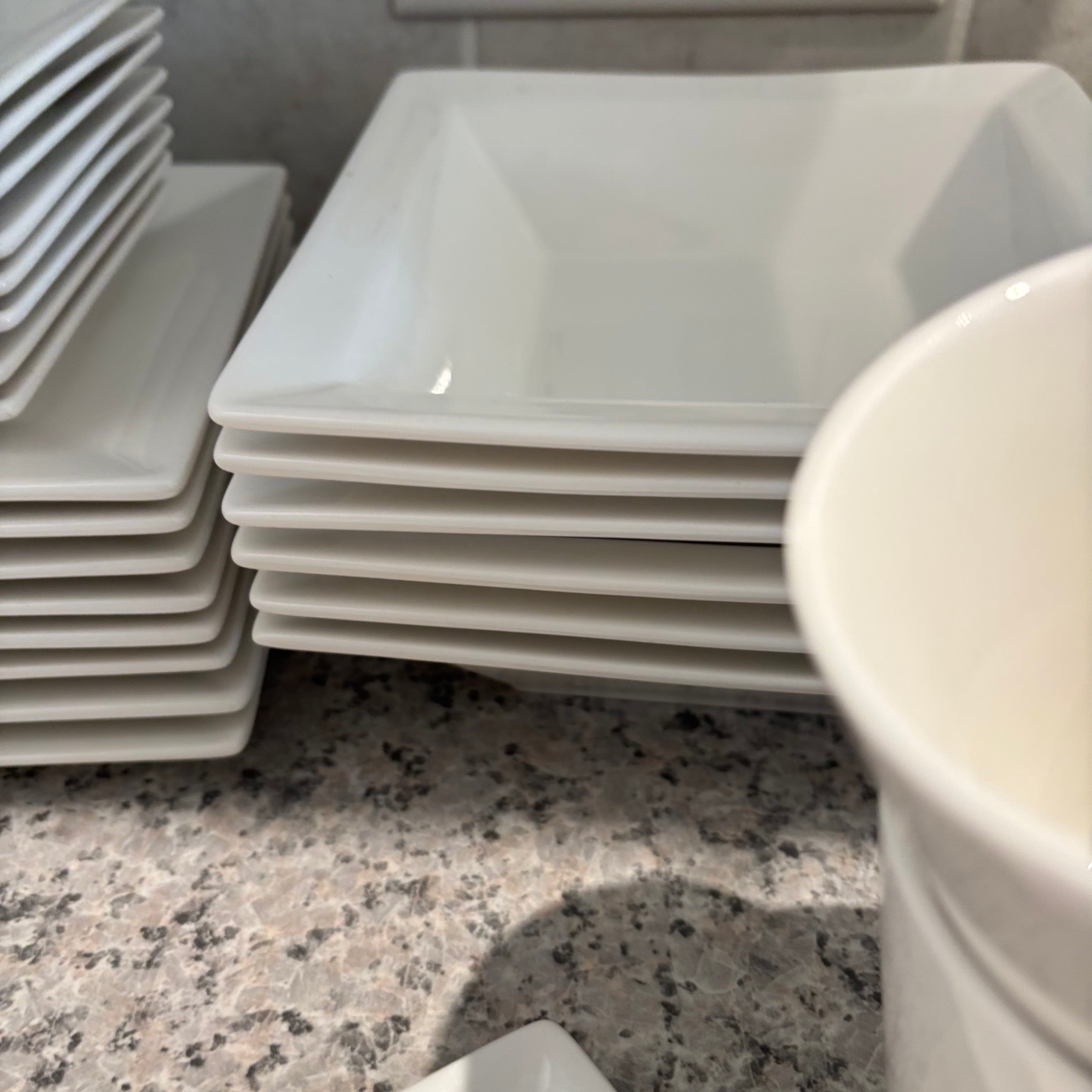 F792  Maxwell Williams white basics Monaco dinnerware set and more
