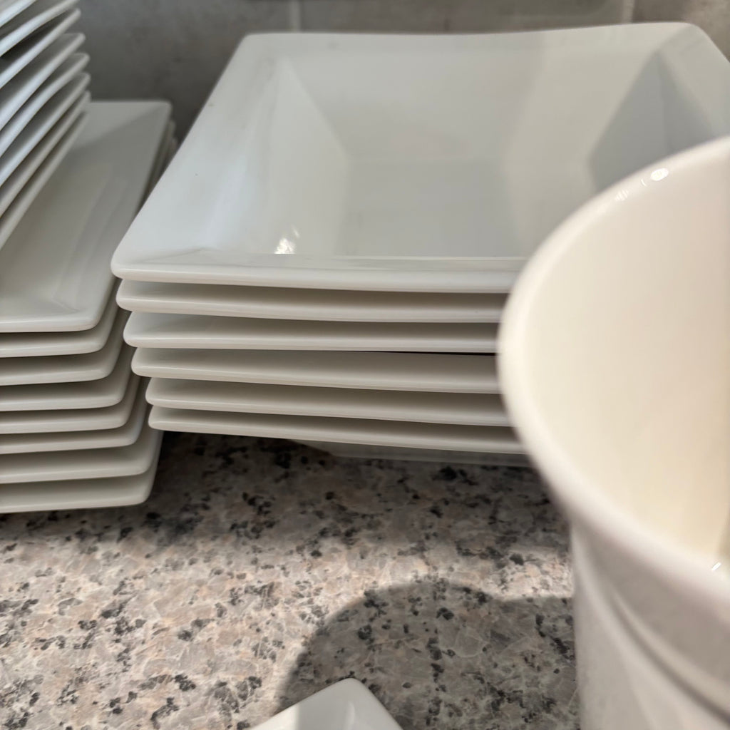 F792  Maxwell Williams white basics Monaco dinnerware set and more