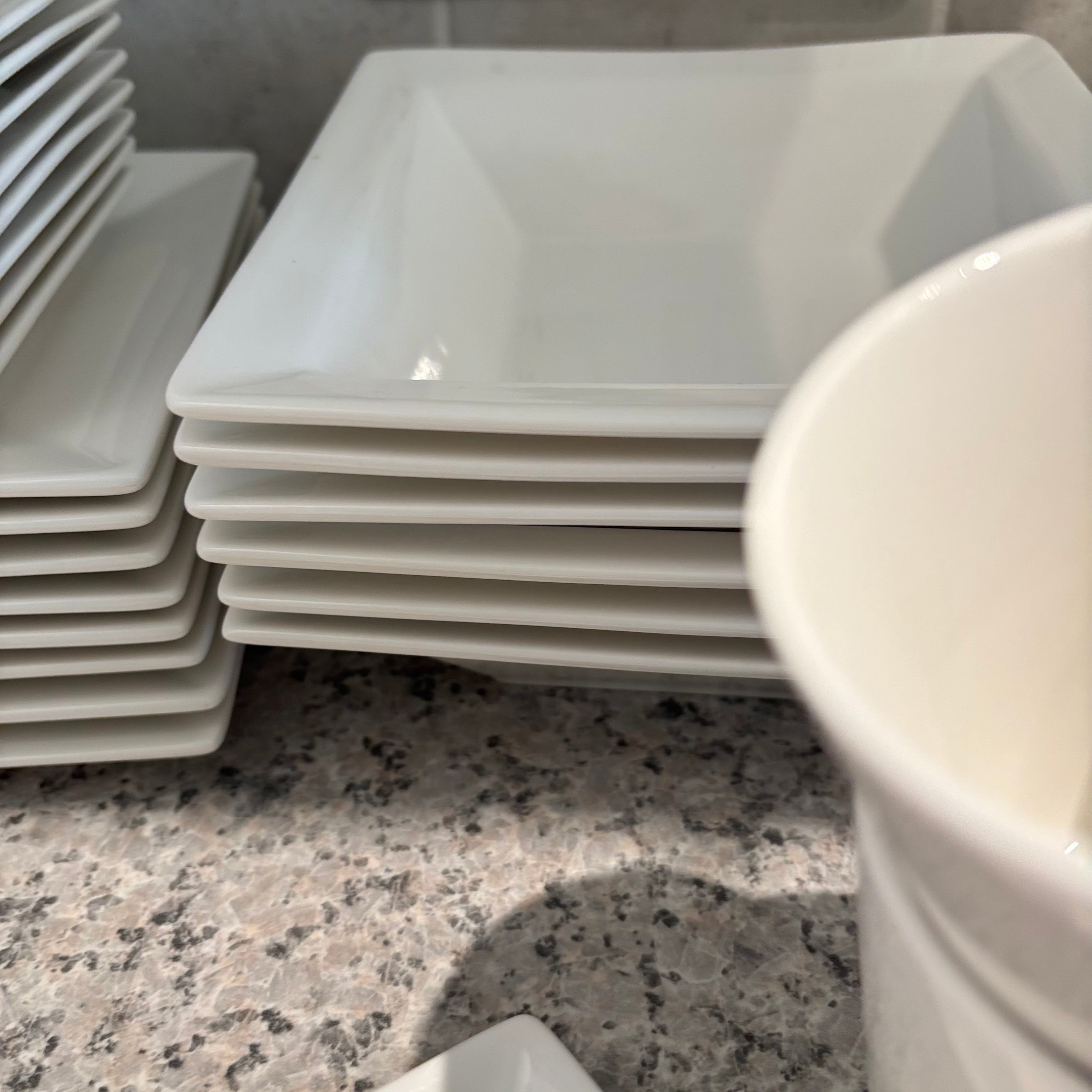 F792  Maxwell Williams white basics Monaco dinnerware set and more