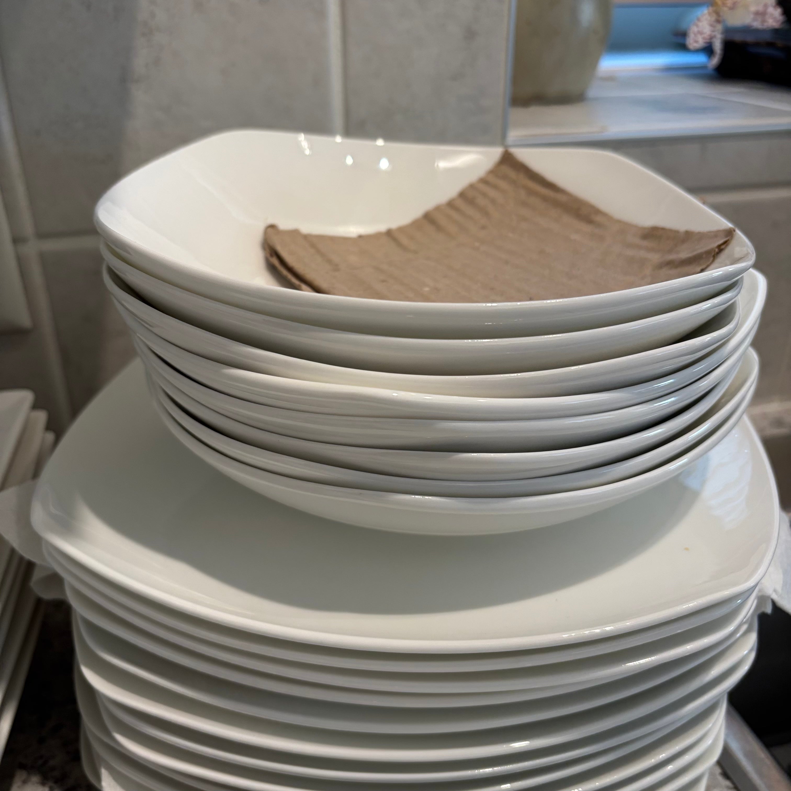 F792  Maxwell Williams white basics Monaco dinnerware set and more