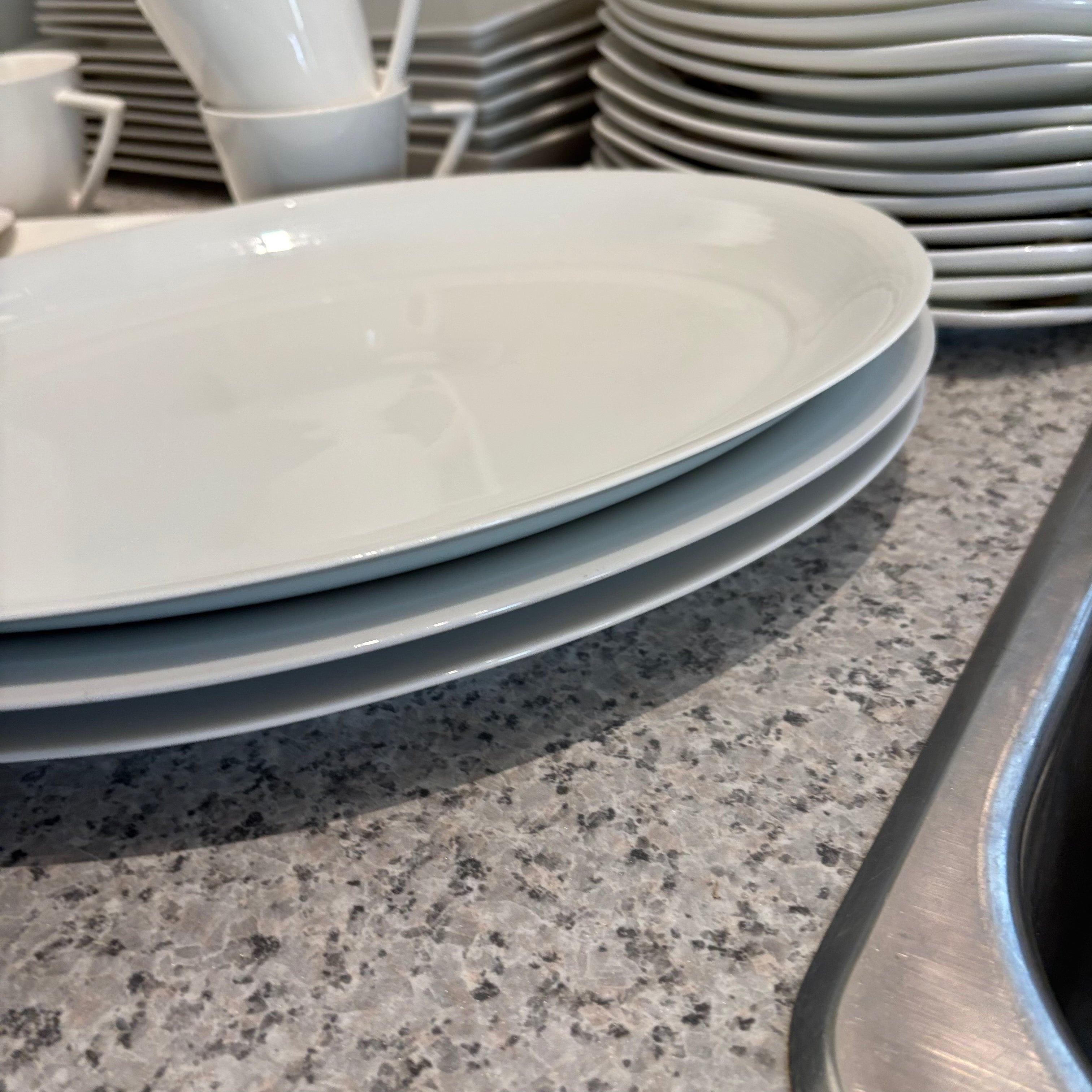 F792  Maxwell Williams white basics Monaco dinnerware set and more