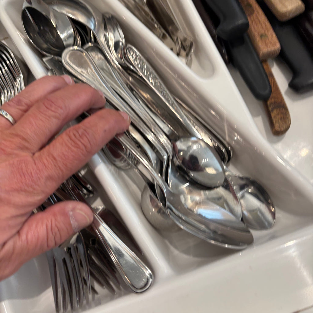 F793 Cutlery Grouping (2 kitchen drawers of stuff)