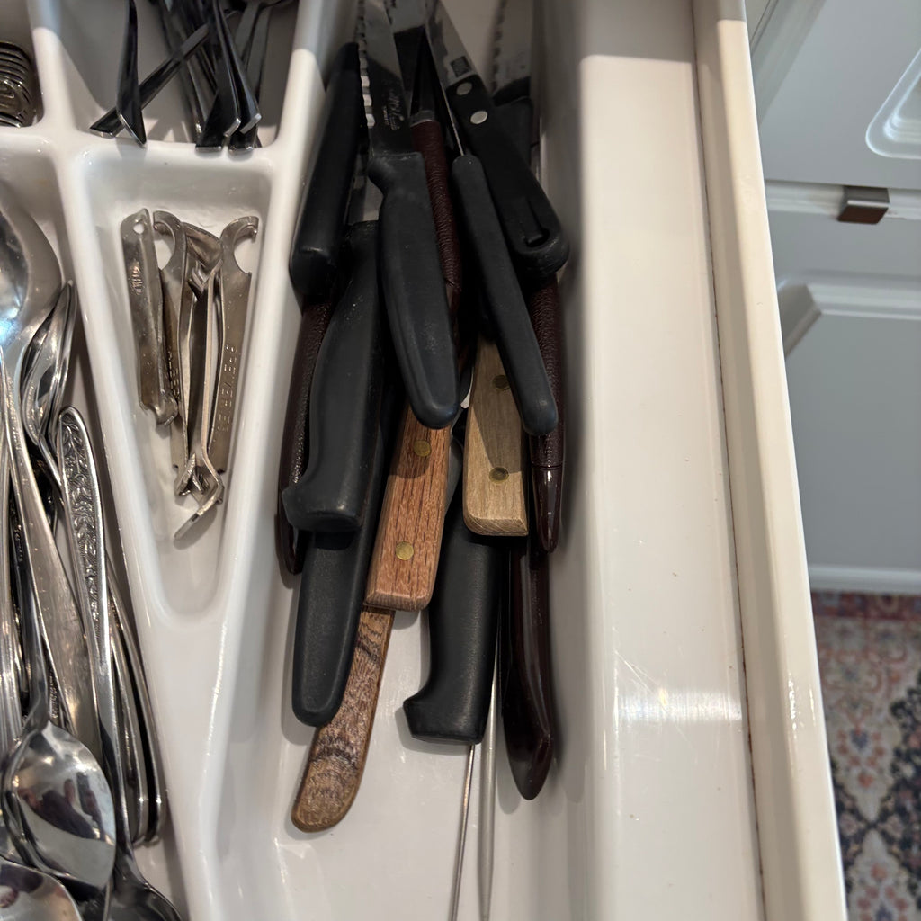 F793 Cutlery Grouping (2 kitchen drawers of stuff)