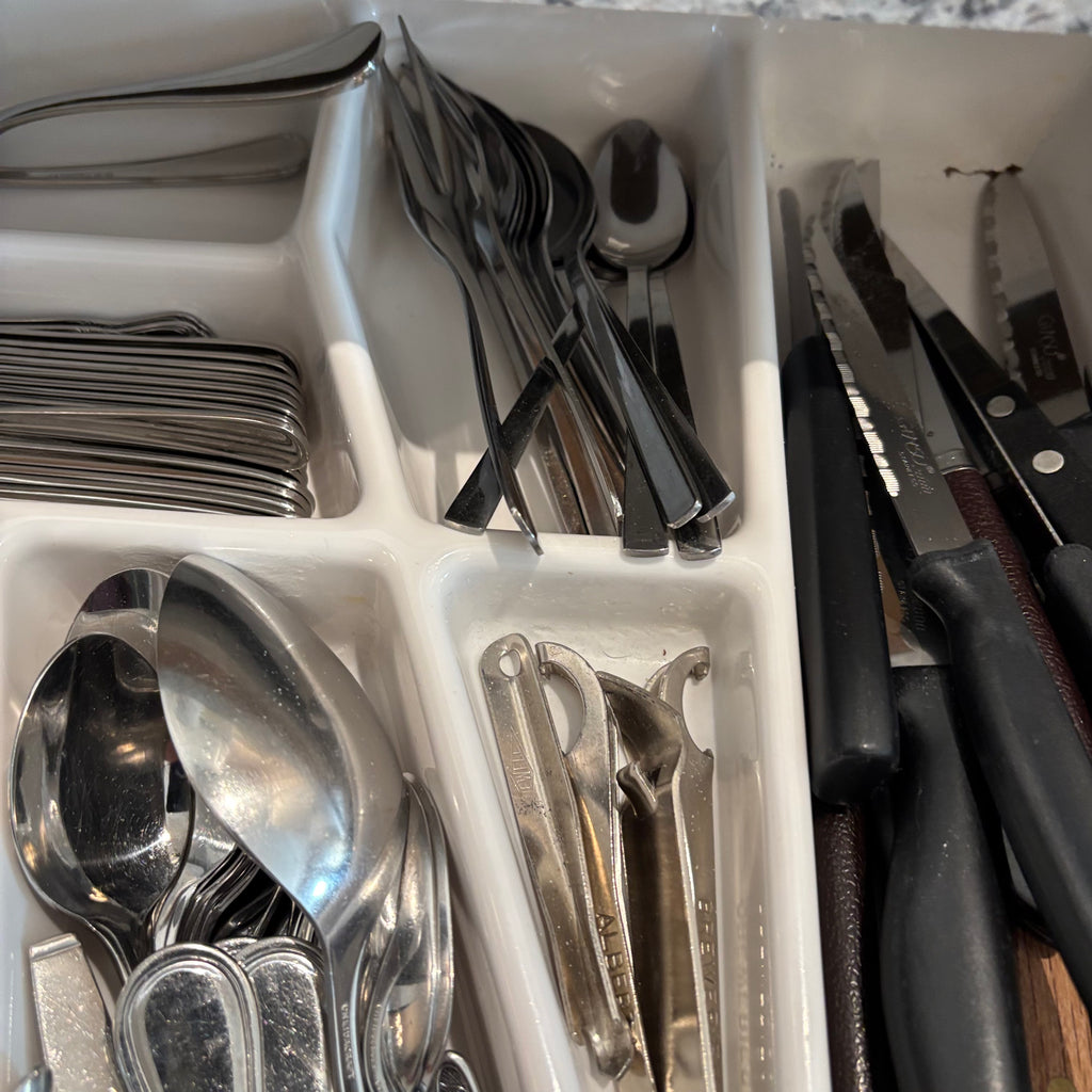 F793 Cutlery Grouping (2 kitchen drawers of stuff)
