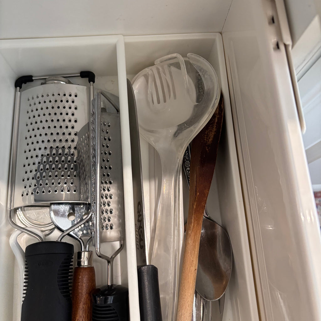F793 Cutlery Grouping (2 kitchen drawers of stuff)