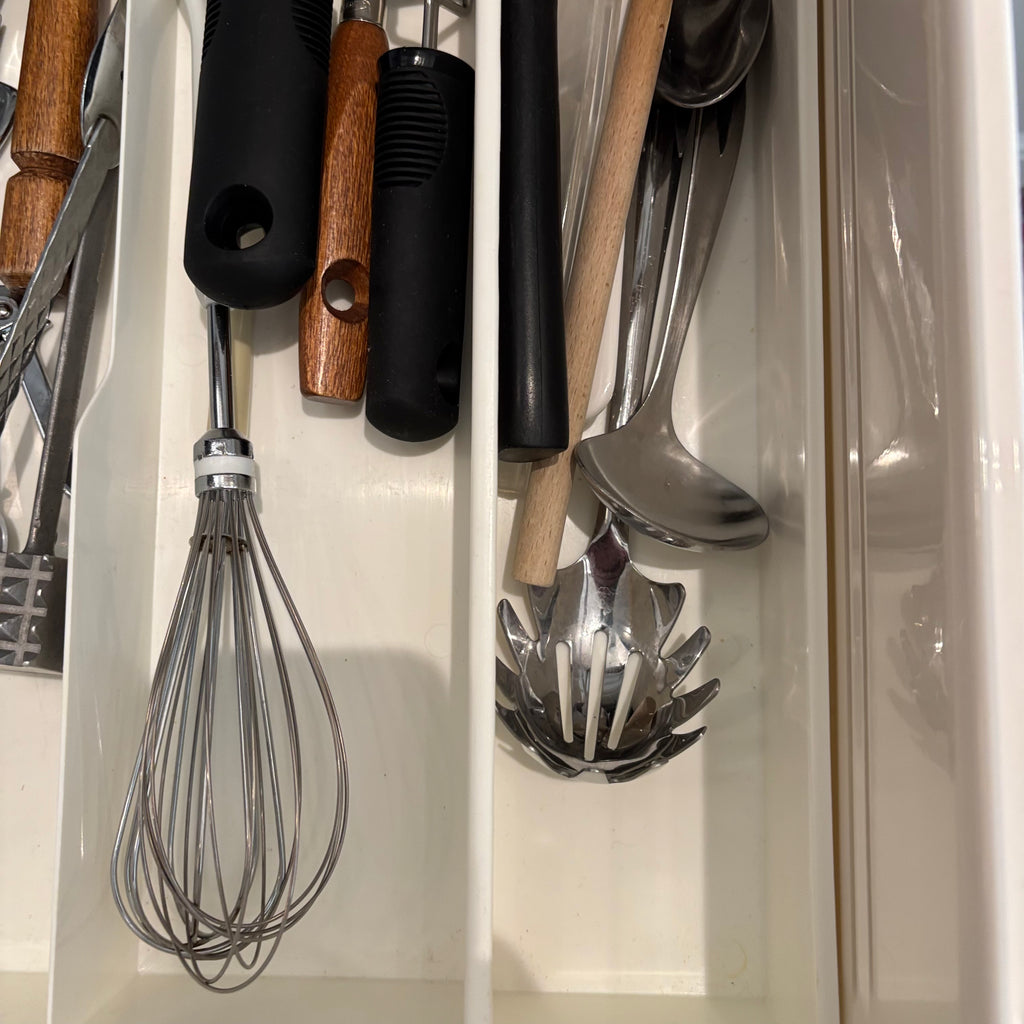 F793 Cutlery Grouping (2 kitchen drawers of stuff)